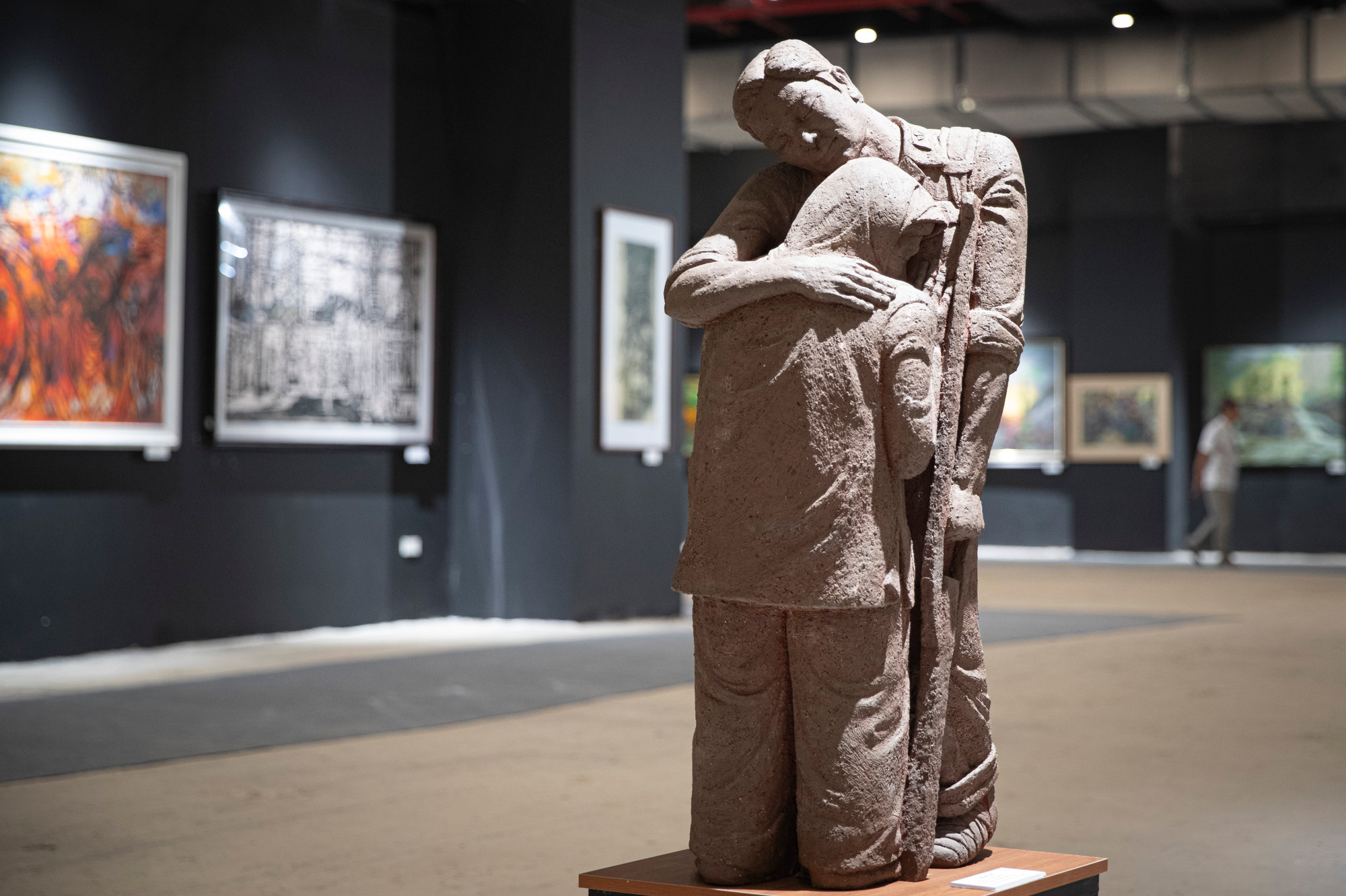 Trong 200 tác phẩm được trưng bày có 150 tác phẩm của 145 tác giả chuyên ngành hội họa; 20 tác phẩm của 20 tác giả chuyên ngành đồ họa; 30 tác phẩm của 28 tác giả chuyên ngành điêu khắc.