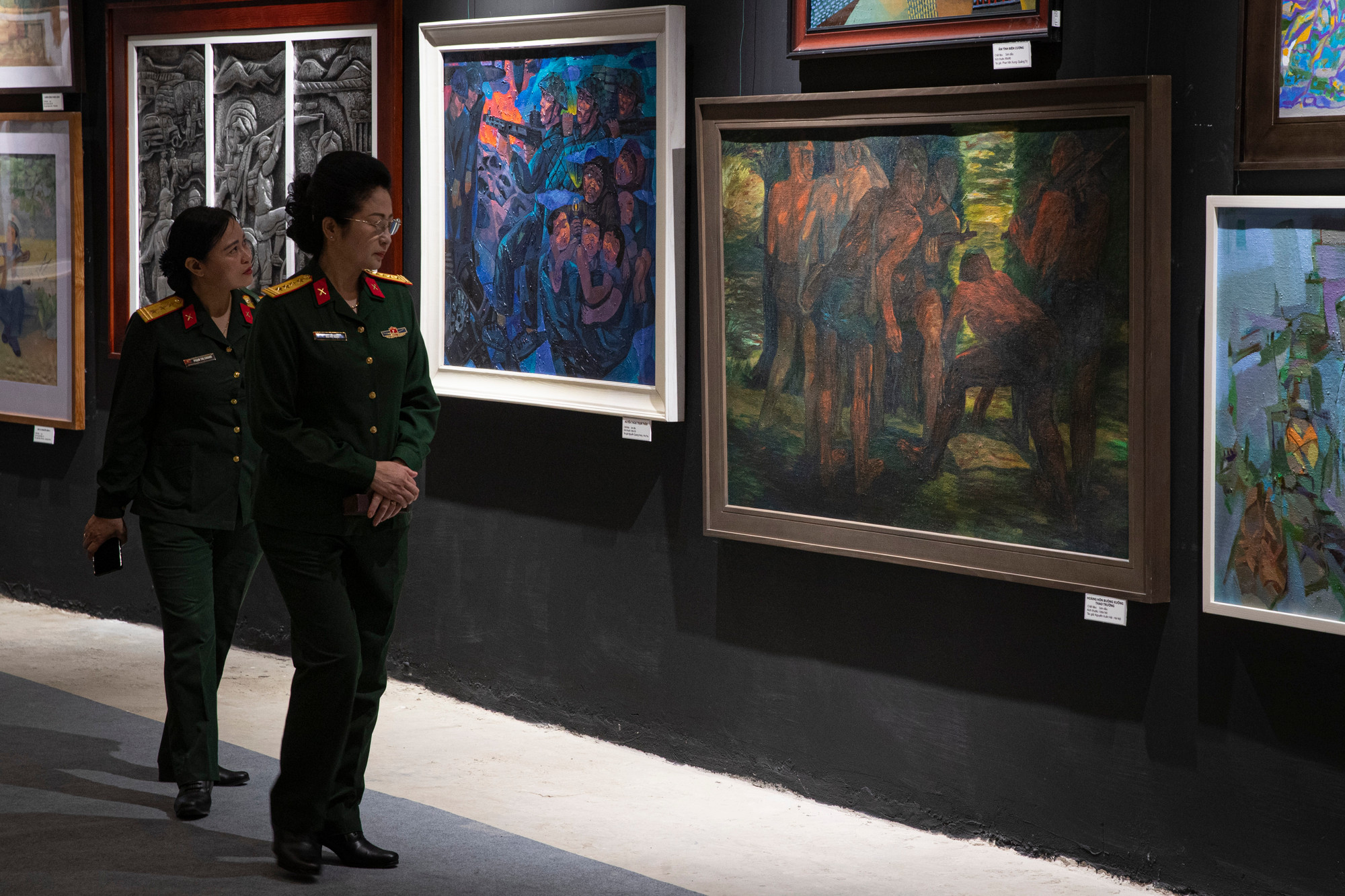 Các tác phẩm được giới thiệu tại triển lãm sẽ được Hội đồng xét giải thưởng mỹ thuật của Bộ Quốc phòng chấm, chọn, đề xuất xét giải thưởng văn học, nghệ thuật về đề tài Lực lượng vũ trang - Chiến tranh cách mạng.