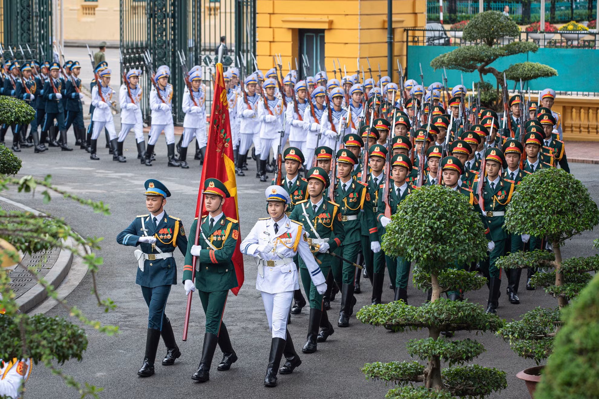 Đoàn quân nhạc Quân đội nhân dân Việt Nam tại lễ đón.