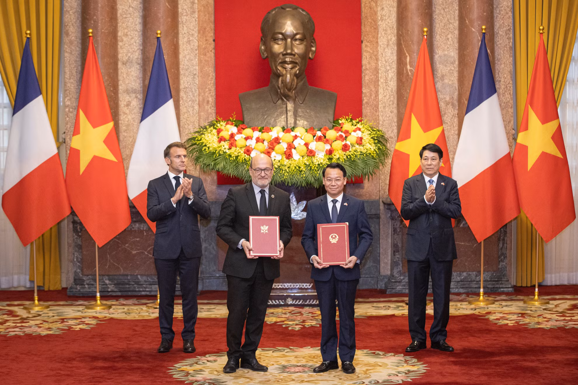 Bộ trưởng Nông nghiệp và Môi trường Đỗ Đức Duy và Tổng Giám đốc Cơ quan Phát triển Pháp (AFD) Rémy Rioux trao đổi Bản ghi nhớ giữa Bộ Nông nghiệp và Môi trường Việt Nam và Tập đoàn Cơ quan Phát triển Pháp về hợp tác trong lĩnh vực nông nghiệp và môi trường 2025-2030.