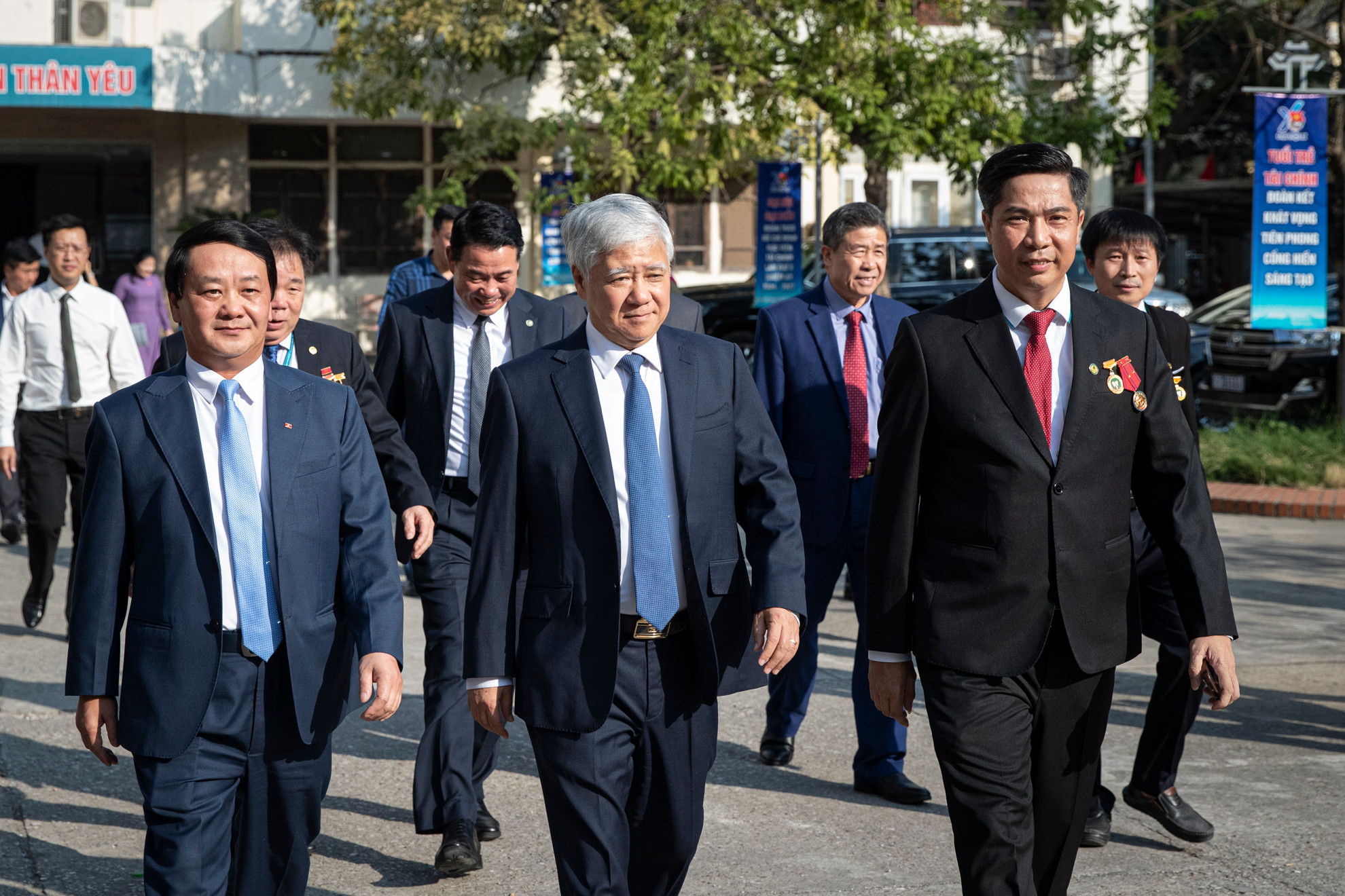 Chủ tịch Ủy ban Trung ương Mặt trận Tổ quốc Việt Nam Đỗ Văn Chiến cùng đoàn công tác dự lễ kỷ niệm Ngày Nhà giáo Việt Nam và Ngày hội Đại đoàn kết toàn dân tộc tại Học viện Tài chính. Chủ tịch Ủy ban Trung ương Mặt trận Tổ quốc Việt Nam Đỗ Văn Chiến cùng đoàn công tác dự lễ kỷ niệm Ngày Nhà giáo Việt Nam và Ngày hội Đại đoàn kết toàn dân tộc tại Học viện Tài chính.