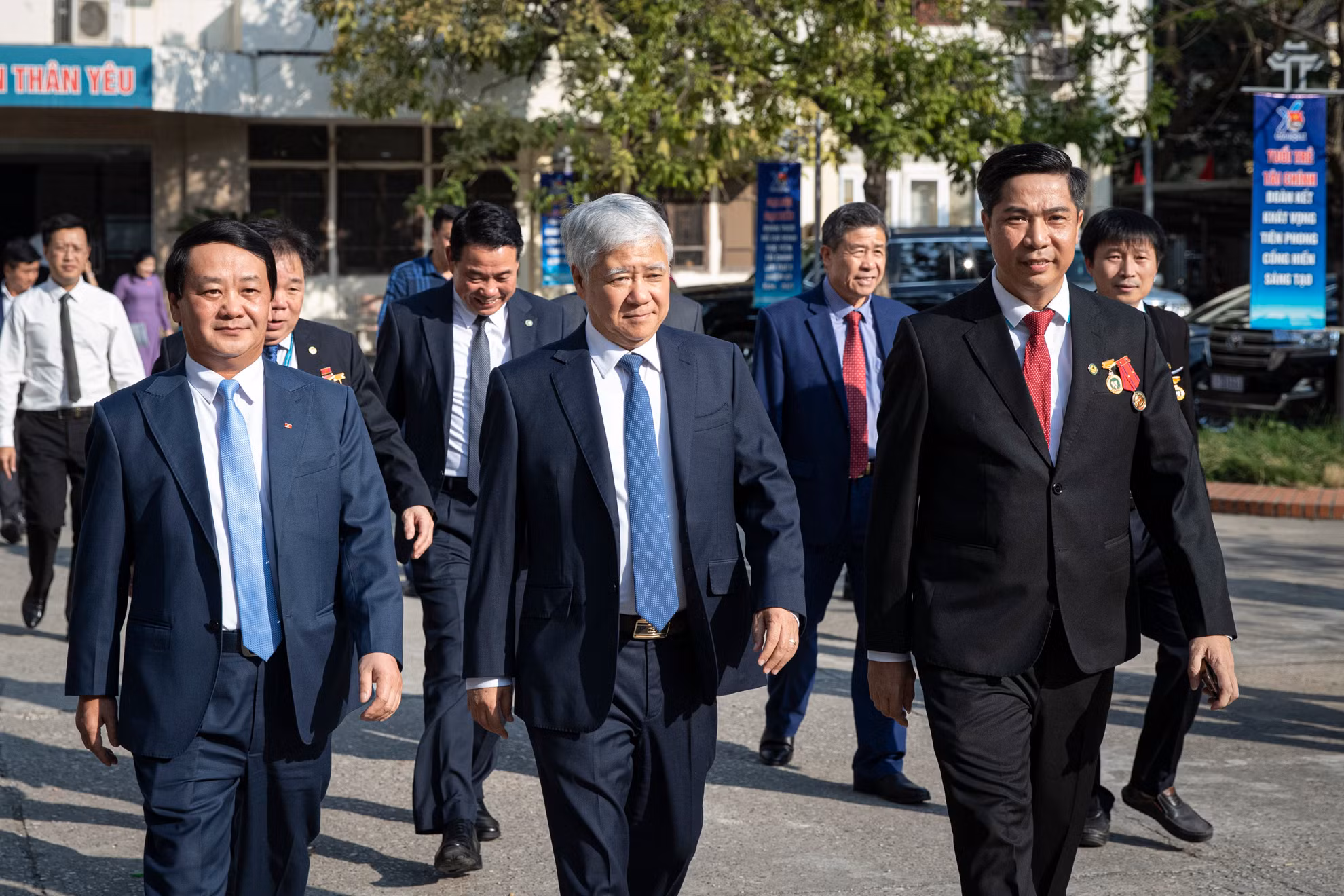 Chủ tịch Ủy ban Trung ương Mặt trận Tổ quốc Việt Nam Đỗ Văn Chiến cùng đoàn công tác dự lễ kỷ niệm Ngày Nhà giáo Việt Nam và Ngày hội Đại đoàn kết toàn dân tộc tại Học viện Tài chính.