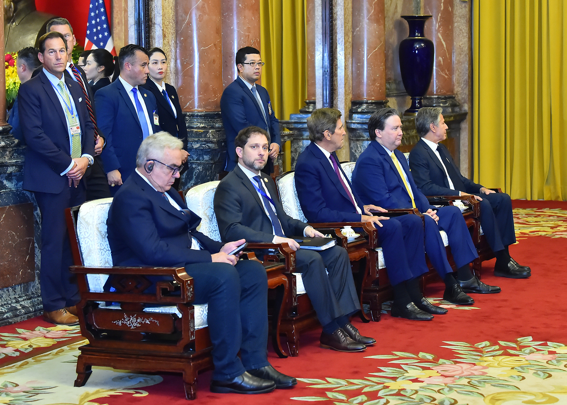 Đoàn đại biểu cấp cao Hợp chúng quốc Hoa Kỳ tháp tùng Tổng thống Joe Biden tại buổi tiếp.