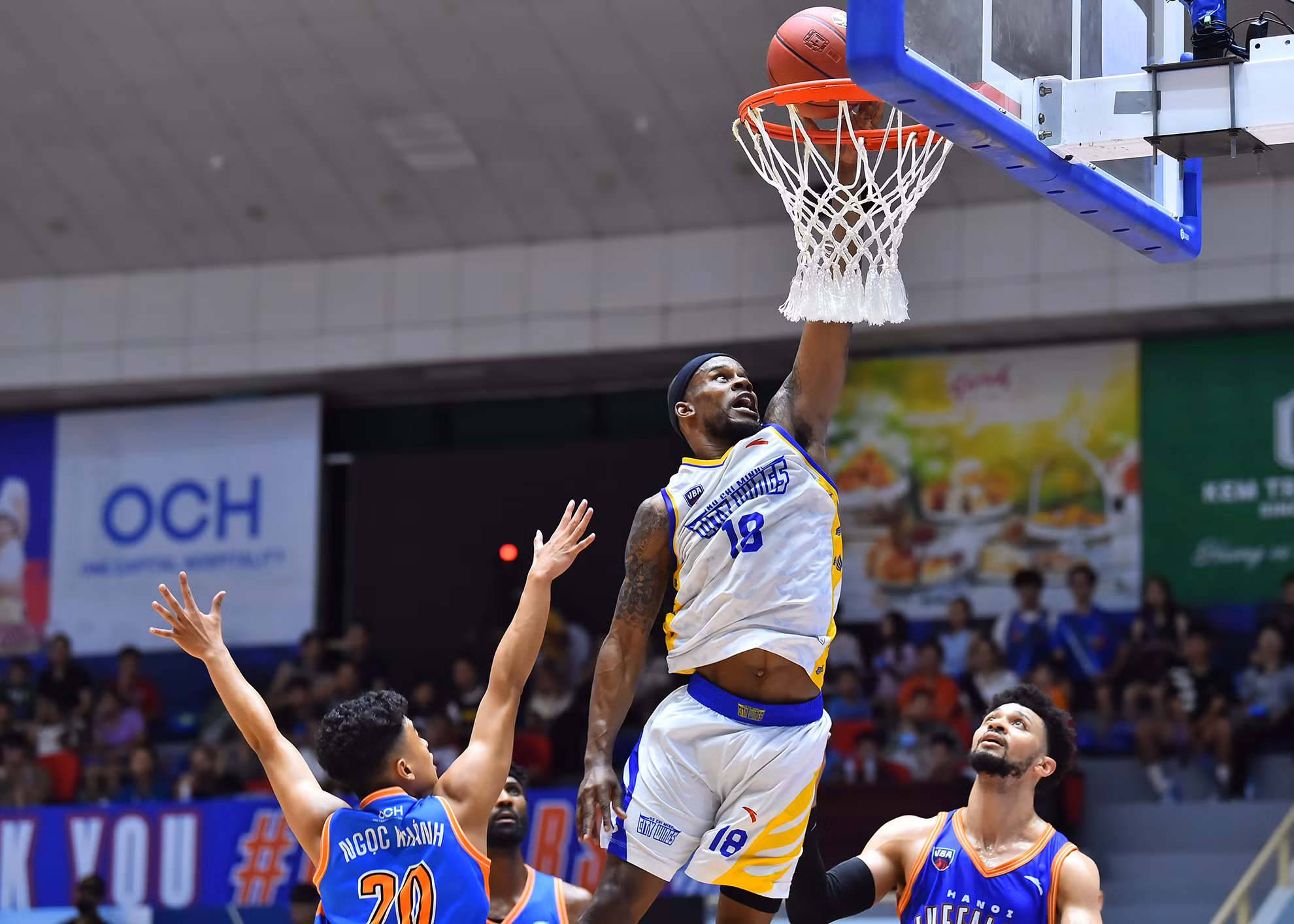 Jeremy Smith thi đấu trọn vẹn 40 phút với 30 điểm cùng 11 rebounds, 8 assists giúp Ho Chi Minh City Wings nuôi hy vọng lội ngược dòng trong trận đấu ngày hôm nay.