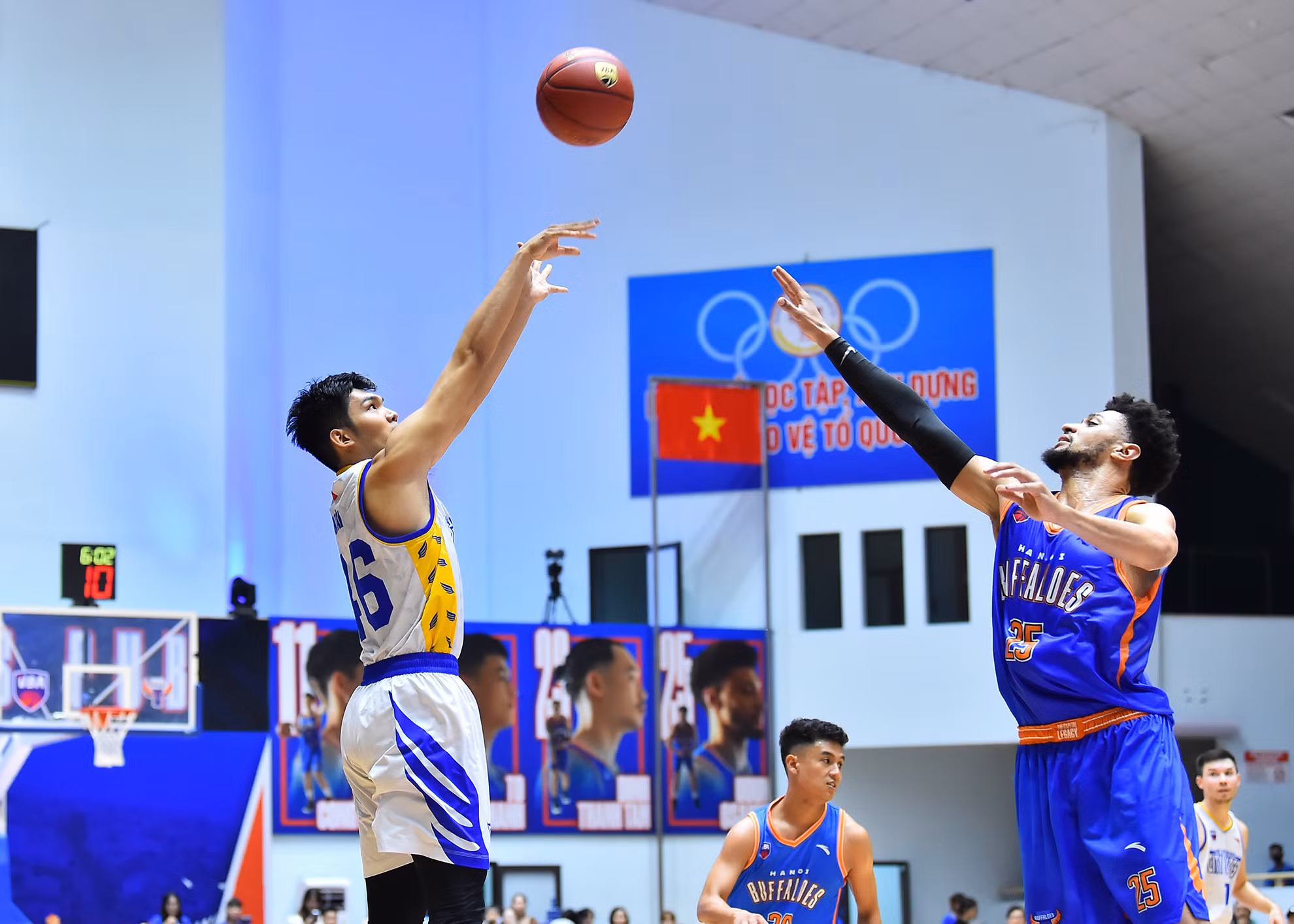 Đây là một trận đấu mà các nội binh đều góp dấu ấn tương đối rõ nét trong lối chơi của cả hai đội.