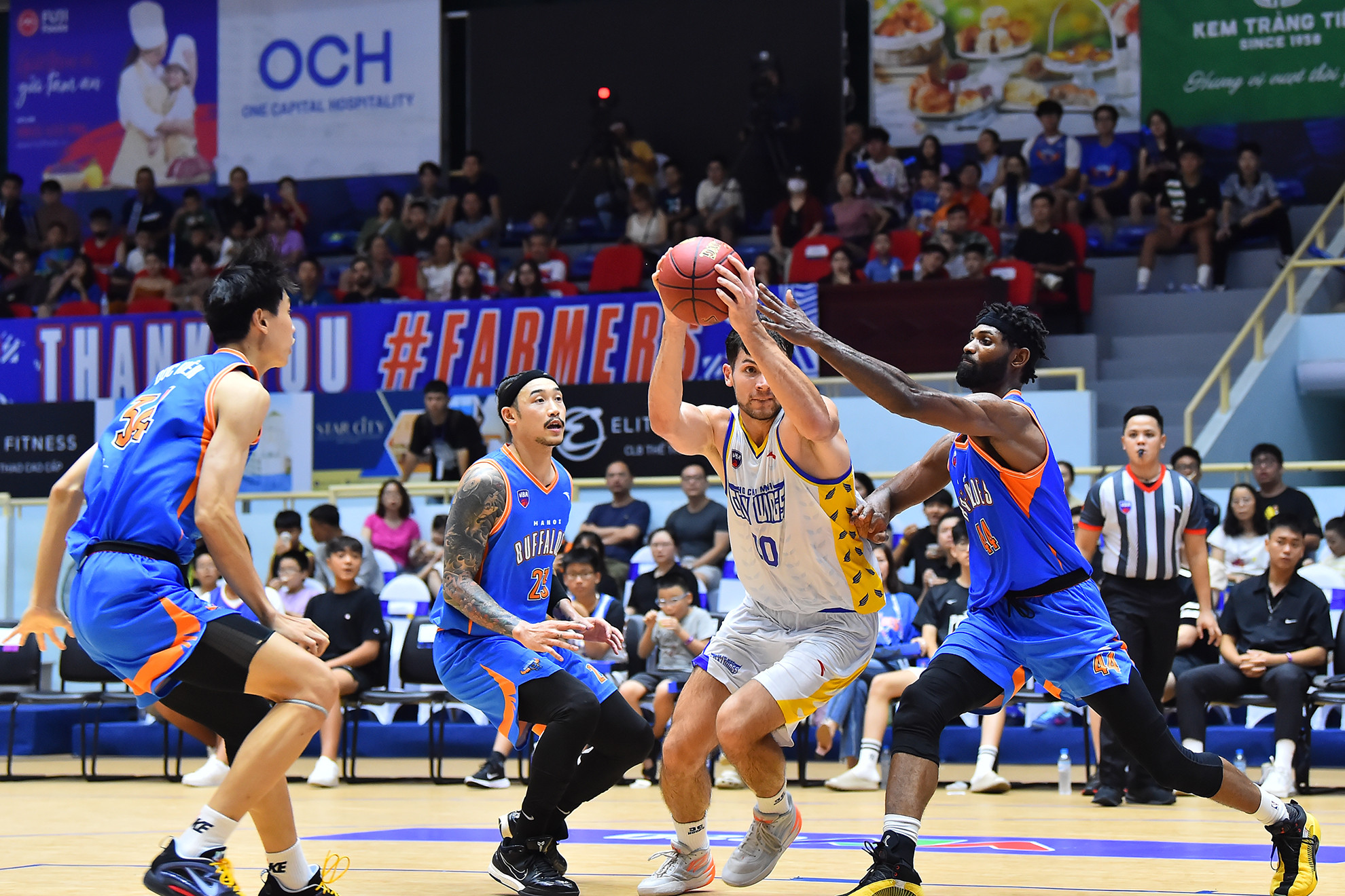 Yevgen Sakhniuk (Ho Chi Minh City Wings) có một trận thi đấu đầy nỗ lực với 22 điểm, 7 rebounds và 5 assists.