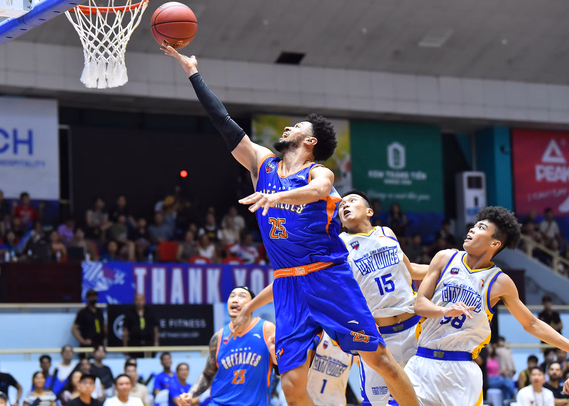 Ngoại binh người Mỹ Udun Osakue (Hanoi Buffaloes) xứng đáng nhận danh hiệu Cầu thủ xuất sắc nhất trận đấu (MVP) khi có cho mình 20 điểm, 12 rebounds và 7 assists.