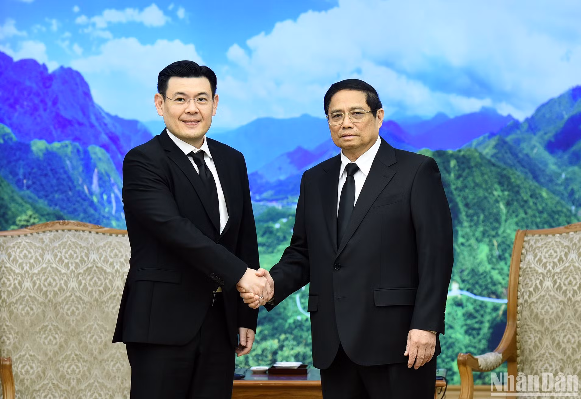 Thủ tướng Phạm Minh Chính đón Bộ trưởng Văn phòng Thủ tướng, Đặc phái viên của Thủ tướng Thái Lan Jakkapong Sangmanee. 