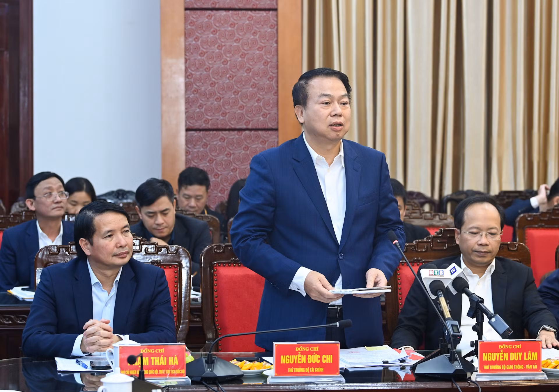 Thứ trưởng Tài chính Nguyễn Đức Chi phát biểu tại buổi làm việc.