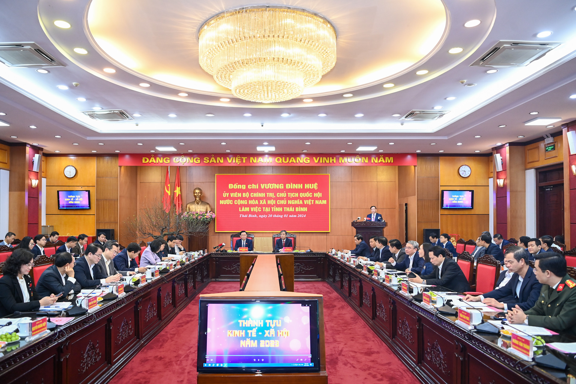 Quang cảnh buổi làm việc với Ban Thường vụ Tỉnh ủy Thái Bình.