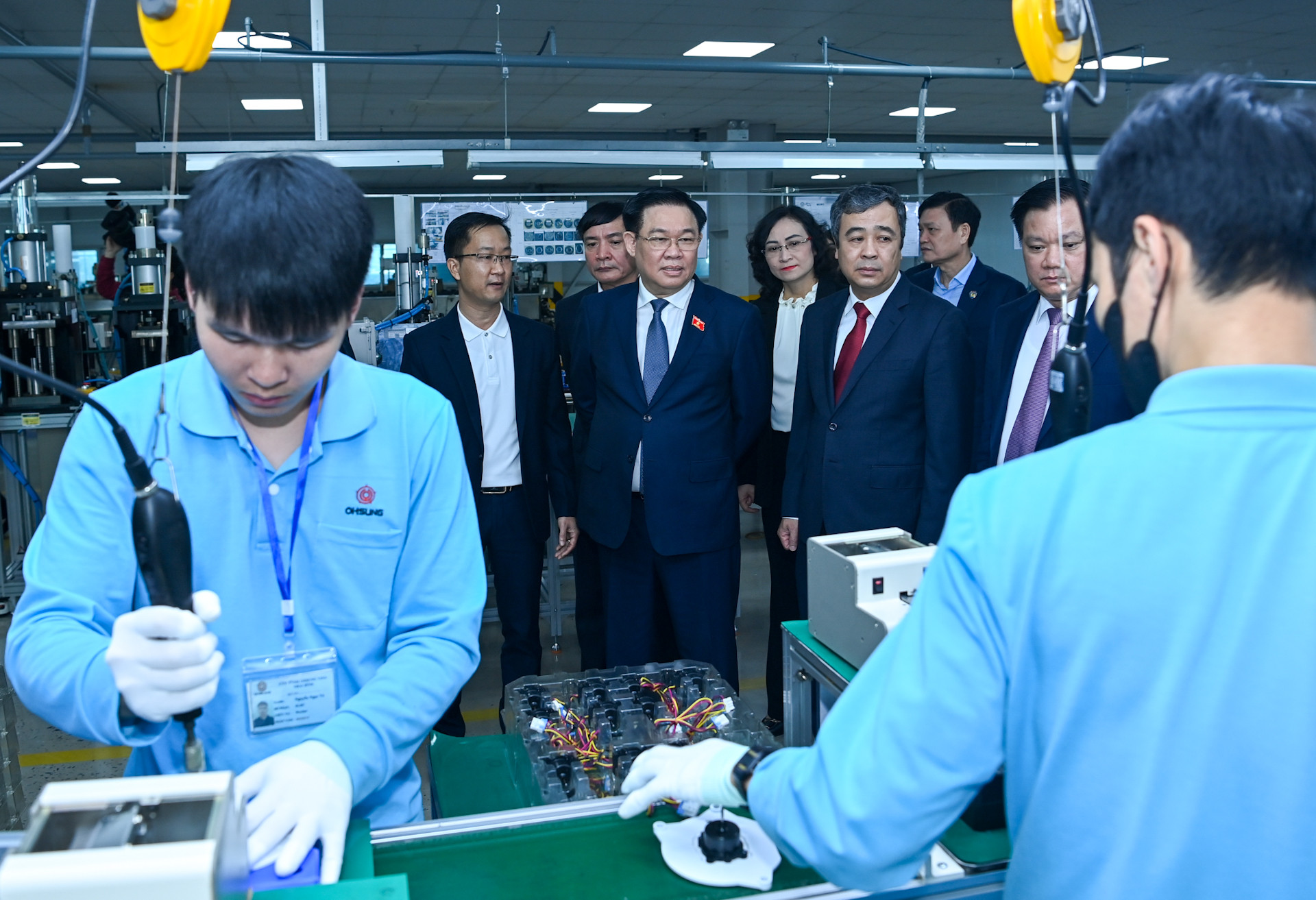 Chủ tịch Quốc hội Vương Đình Huệ và các đại biểu thăm Công ty Ohsung Vina Thái Bình.