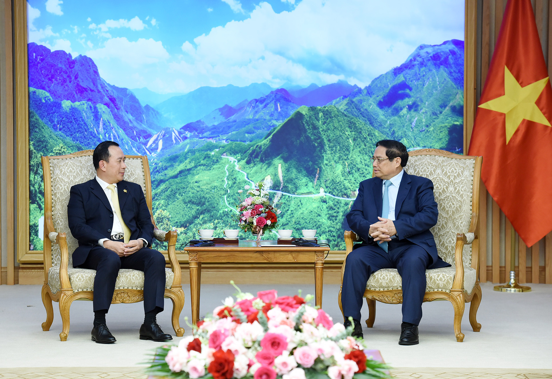 Thủ tướng Phạm Minh Chính tiếp Bộ trưởng Thanh tra Campuchia Huot Hak.