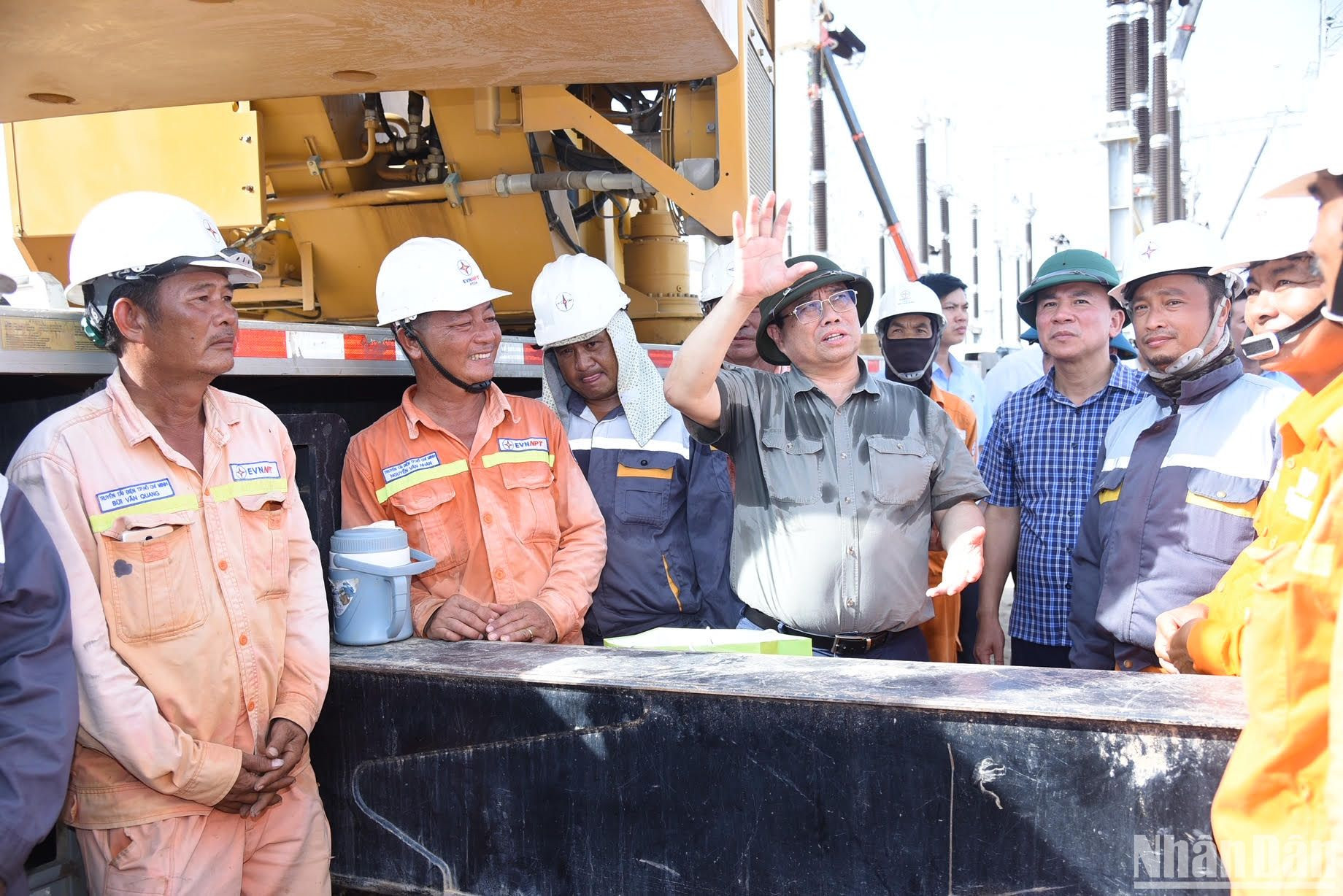 Thủ tướng thăm hỏi, động viên lực lượng thi công Trạm biến áp 500kV Thanh Hóa ở xã Thiệu Phúc, huyện Thiệu Hóa. Thủ tướng thăm hỏi, động viên lực lượng thi công Trạm biến áp 500kV Thanh Hóa ở xã Thiệu Phúc, huyện Thiệu Hóa.