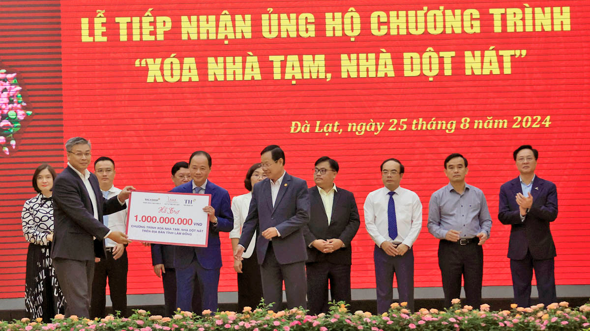 Ủy ban nhân dân tỉnh Lâm Đồng đã có công văn gửi Bộ Xây dựng về việc đăng ký nhu cầu xóa nhà tạm, nhà dột nát cho các hộ nghèo, hộ cận nghèo trên địa bàn tỉnh hai năm 2024 và 2025. Theo đó, tổng số hộ nghèo, hộ cận nghèo có nhu cầu xóa nhà tạm, nhà dột nát năm 2024 và 2025 là 1.972 hộ.