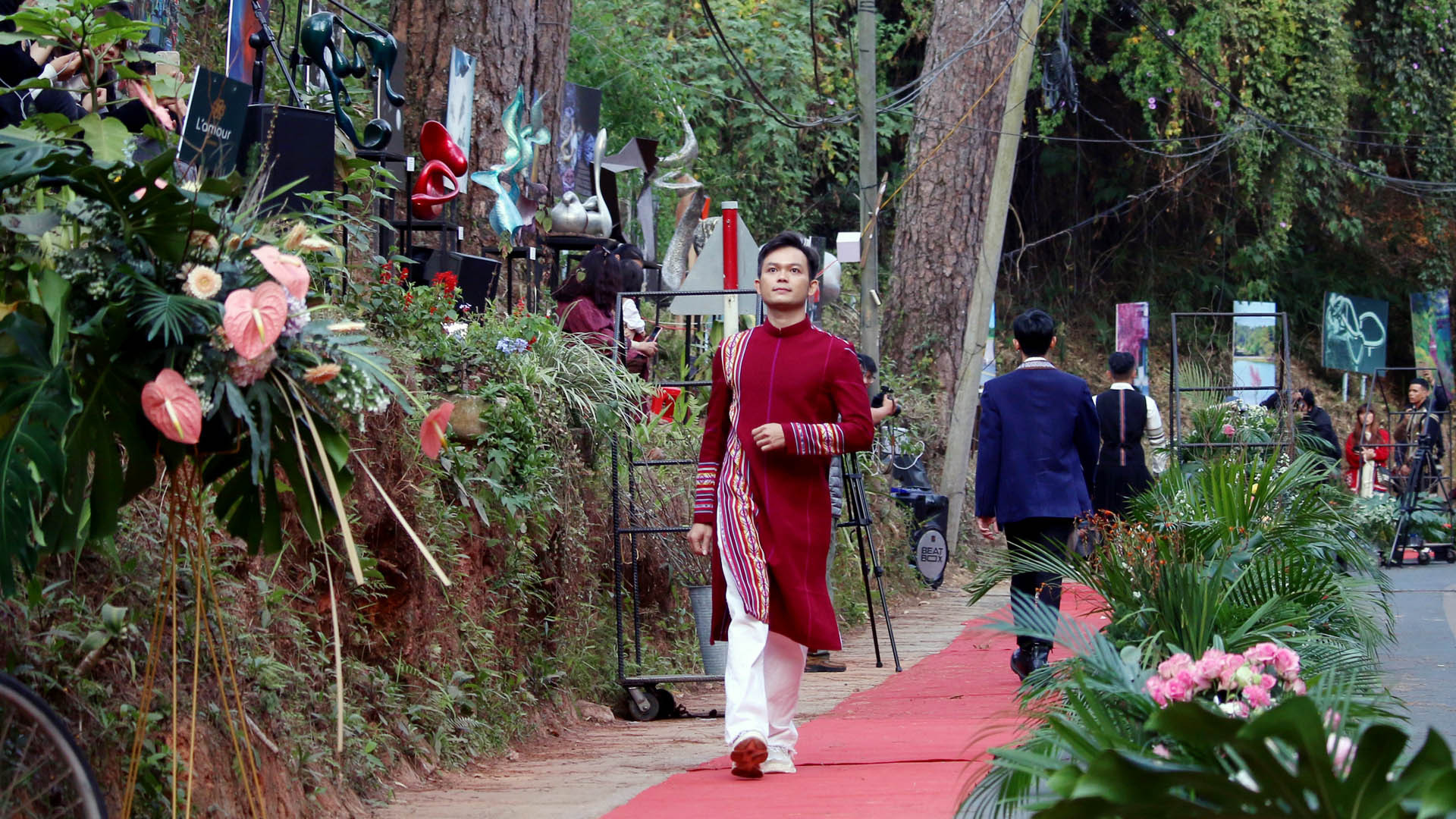 Sự kết hợp giữa bản sắc văn hóa truyền thống của đồng bào dân tộc thiểu số Nam Tây Nguyên và thời trang hiện đại đã làm cho Bơkau Lang Labiang gần hơn với thực tiễn, mang tính ứng dụng cao, phù hợp thị hiếu thời trang đương đại.