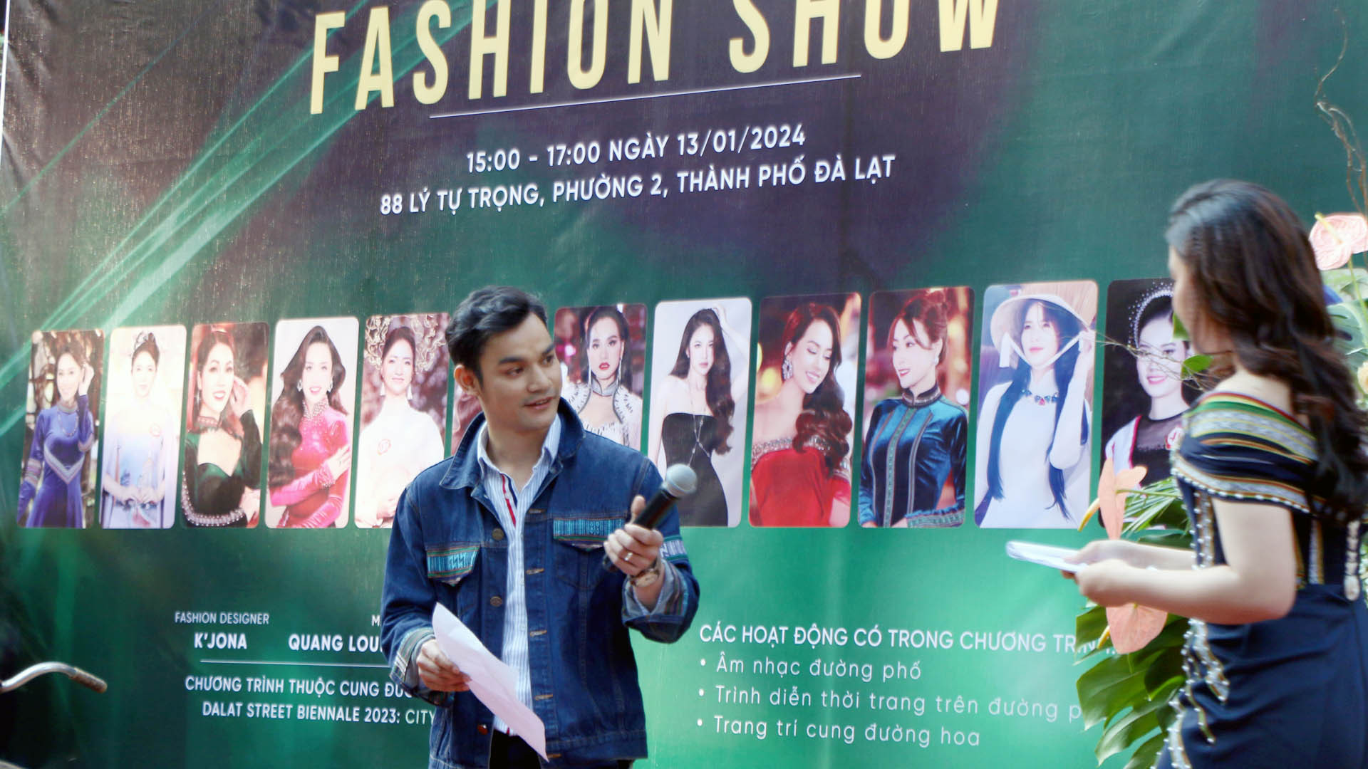 Chia sẻ tại buổi trình diễn, K’Jona cho biết, Jona Fashion House hân hạnh giới thiệu đến công chúng bộ sưu tập thời trang đường phố độc đáo, kết hợp chất liệu vải thổ cẩm và hoa văn truyền thống của đồng bào dân tộc thiểu số bản địa Nam Tây Nguyên. Qua đó, mong muốn quảng bá sản phẩm thổ cẩm truyền thống, giúp mọi người hiểu hơn về vùng đất, con người và văn hóa truyền thống trên cao nguyên Lang Biang huyền thoại.