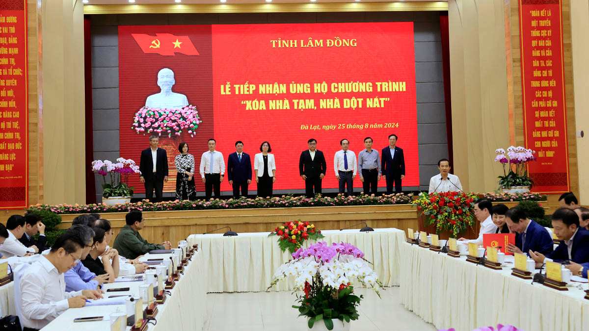 Theo ghi nhận, các doanh nghiệp, nhà tài trợ trực tiếp ủng hộ tại buổi lễ với tổng số tiền 41 tỷ đồng.