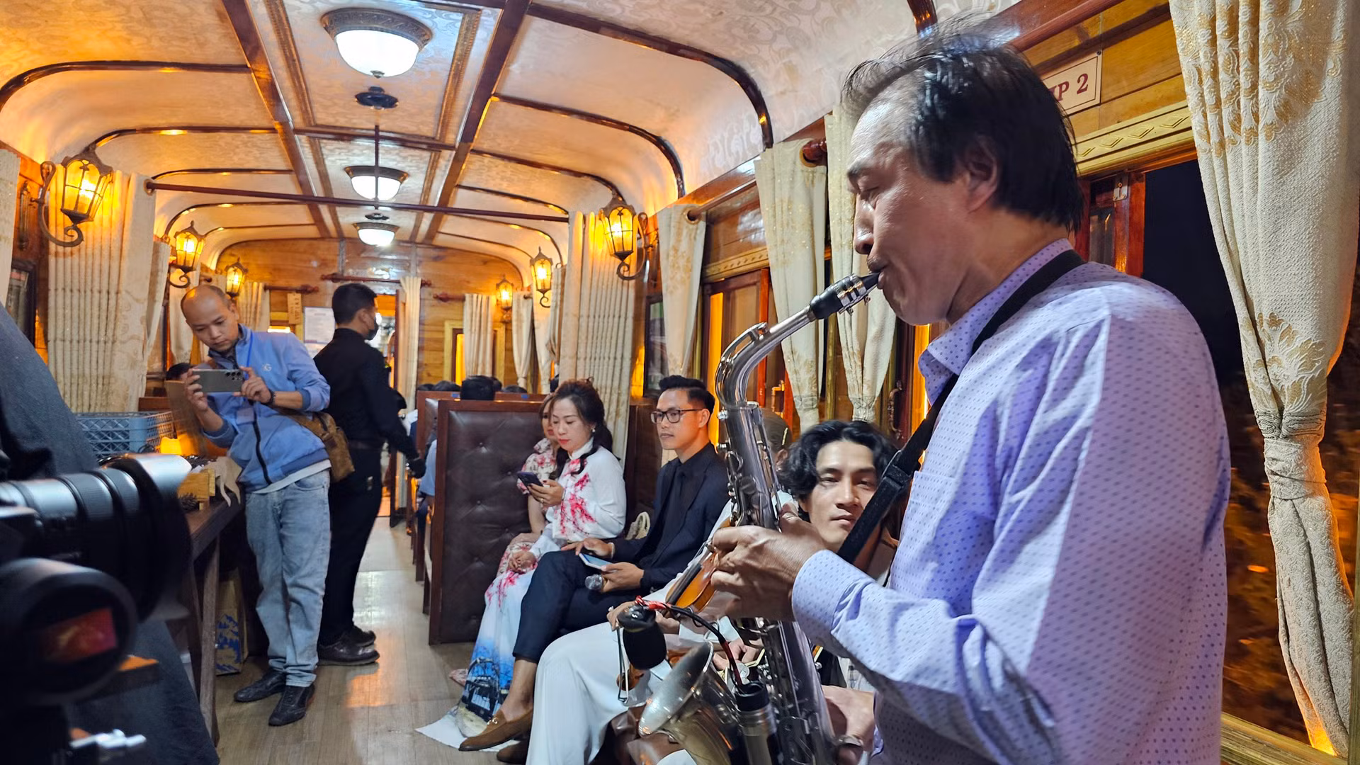 Theo đại diện Tổng công ty Đường sắt Việt Nam, ngành đường sắt ý thức rằng, đường sắt không chỉ là của đường sắt, mà đường sắt là của đất nước, của người dân, của cộng đồng. Và, đường sắt không chỉ đơn thuần vận tải mà hành trình đường sắt còn là trải nghiệm cảm xúc, kết nối, chia sẻ, lan tỏa.