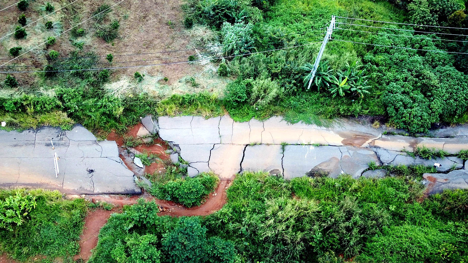 Khó để nhận ra đây là tuyến đường đã được đầu tư xây dựng hàng trăm tỷ đồng.