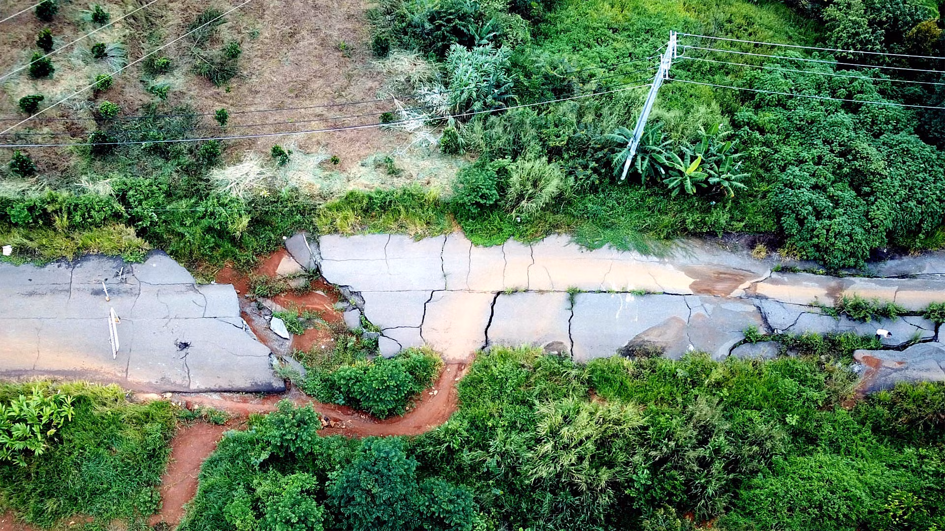 Khó để nhận ra đây là tuyến đường đã được đầu tư xây dựng hàng trăm tỷ đồng.