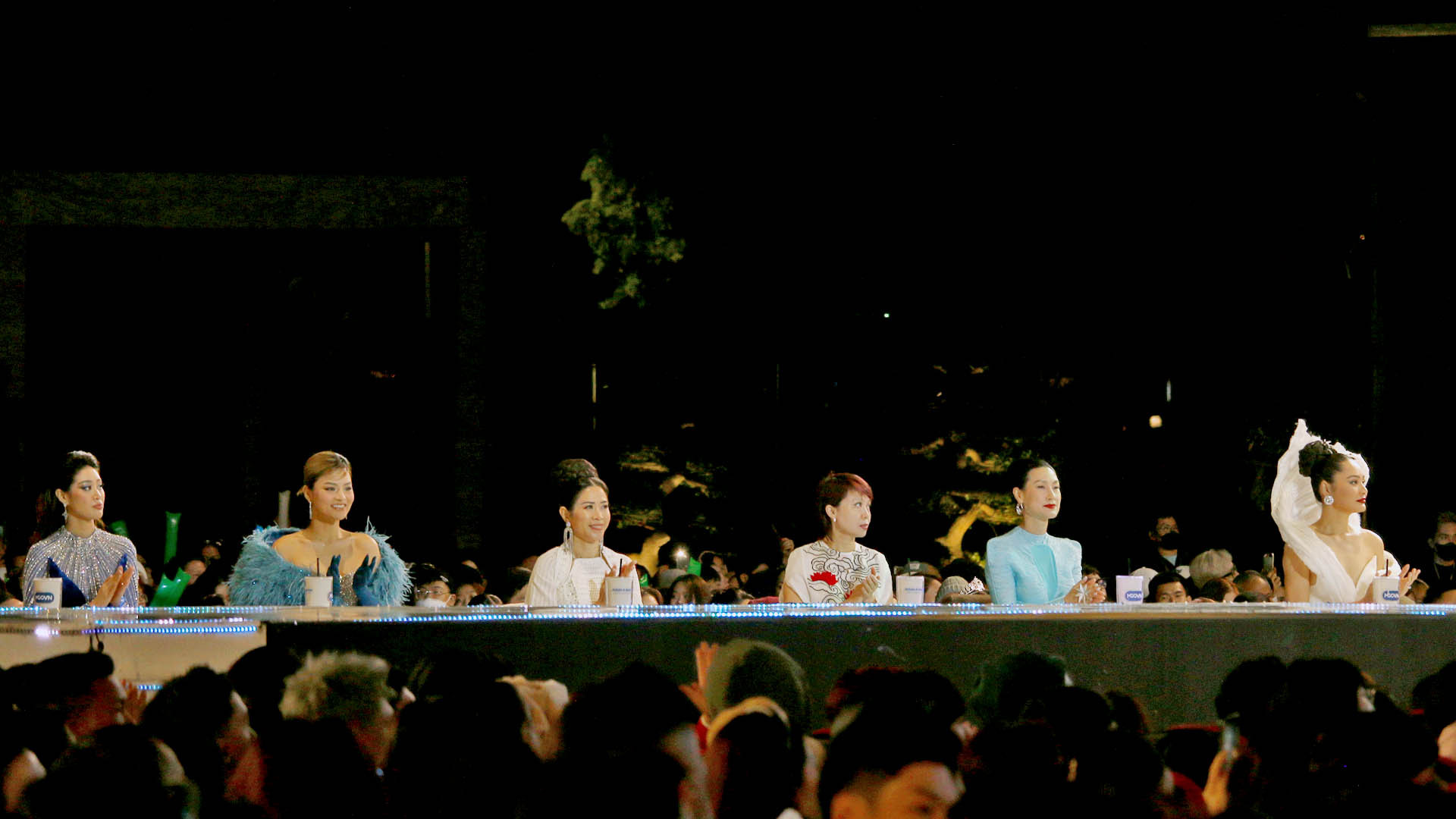 Hội đồng Giám khảo đêm chung kết, gồm tiến sĩ, bác sĩ nhân trắc học Lê Diệp Linh; MC, ca sĩ, Phó Giám đốc Nhà Văn hóa Thanh Niên Thành phố Hồ Chí Minh Quỳnh Hoa; đạo diễn, nhà giáo dục Kathy Uyên; siêu mẫu, doanh nhân Vũ Thu Phương; Hoa hậu Hương Giang; Hoa hậu Hoàn vũ Việt Nam 2017 H’Hen Niê; Hoa hậu Hoàn vũ Việt Nam 2019 Nguyễn Trần Khánh Vân. Hội đồng Giám khảo đêm chung kết, gồm tiến sĩ, bác sĩ nhân trắc học Lê Diệp Linh; MC, ca sĩ, Phó Giám đốc Nhà Văn hóa Thanh Niên Thành phố Hồ Chí Minh Quỳnh Hoa; đạo diễn, nhà giáo dục Kathy Uyên; siêu mẫu, doanh nhân Vũ Thu Phương; Hoa hậu Hương Giang; Hoa hậu Hoàn vũ Việt Nam 2017 H’Hen Niê; Hoa hậu Hoàn vũ Việt Nam 2019 Nguyễn Trần Khánh Vân.