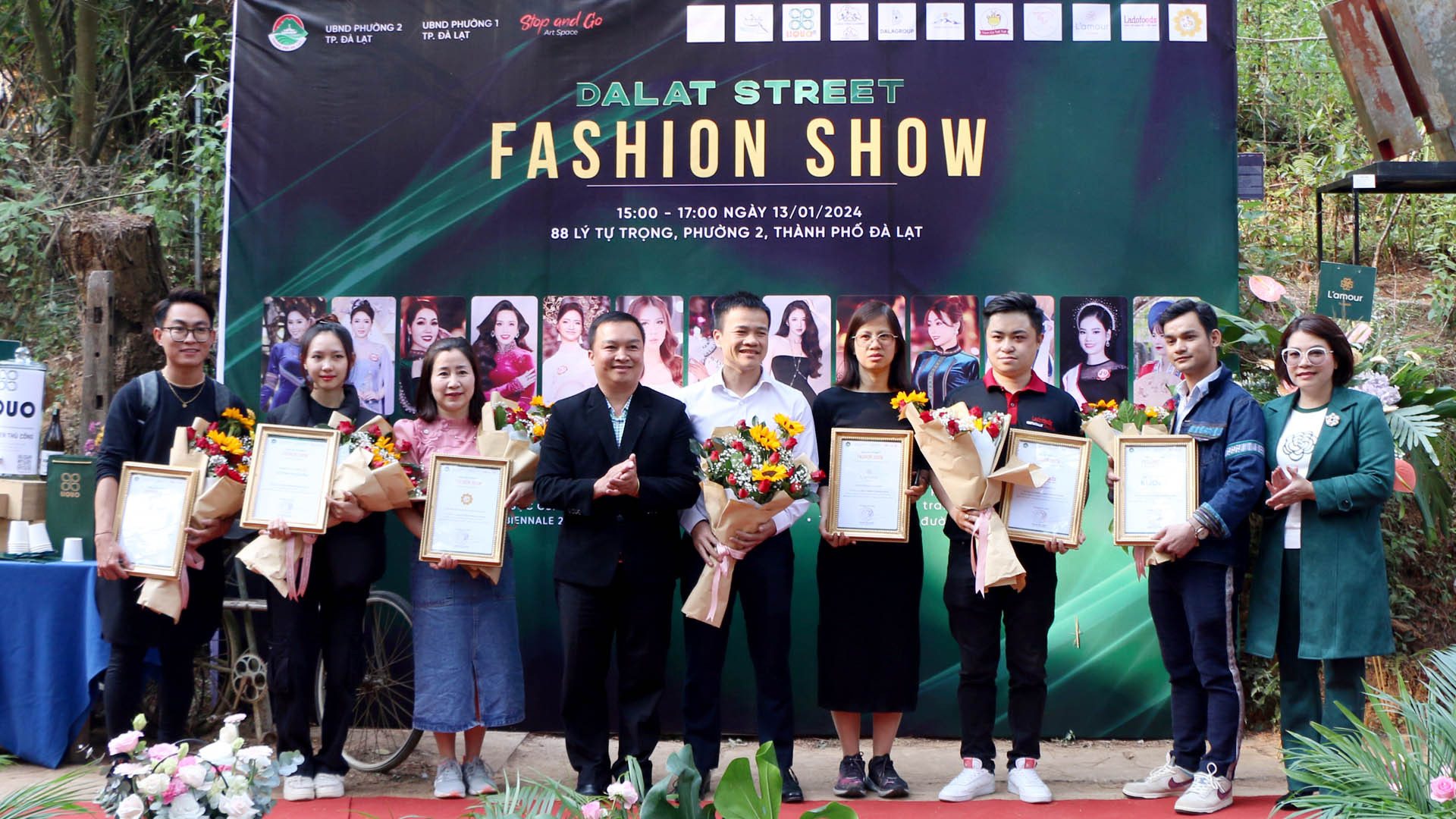 Đồng hành cùng Dalat Street Fashion Show có sự tham gia của Makeup Artist Quang Louis, Makeup Artist Quỳnh Nguyễn, các người mẫu tại Học viện Văn hóa nghệ thuật Sunflower, cùng những người mẫu không chuyên là người Đà Lạt, đồng bào dân tộc thiểu số Nam Tây Nguyên.