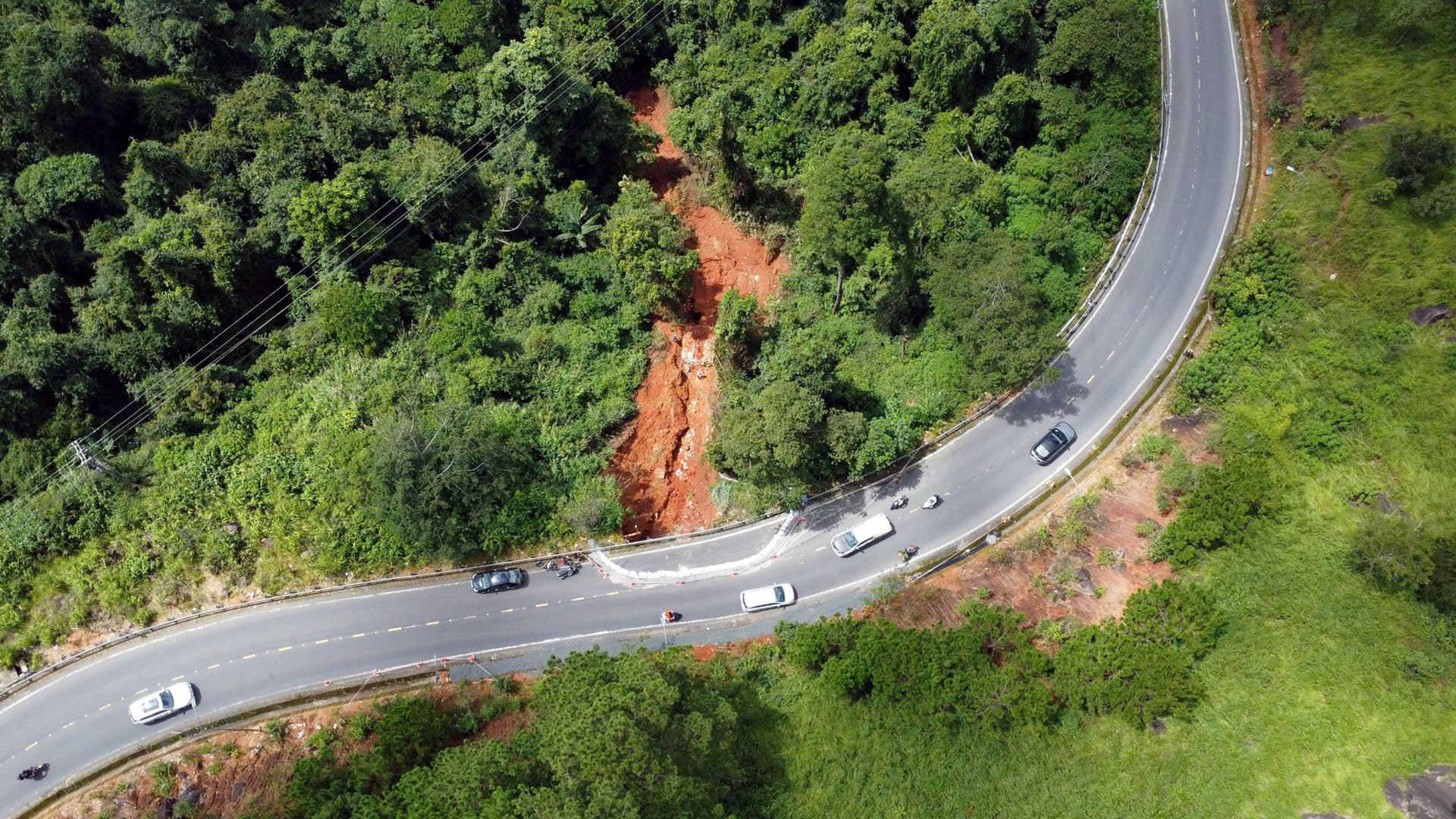 Đèo Tà Nung là cung đường du lịch ưa thích của du khách trong nước và quốc tế, nối trung tâm thành phố Đà Lạt - xã Tà Nung (thành phố Đà Lạt) - thị trấn Nam Ban (huyện Lâm Hà). Đèo Tà Nung là cung đường du lịch ưa thích của du khách trong nước và quốc tế, nối trung tâm thành phố Đà Lạt - xã Tà Nung (thành phố Đà Lạt) - thị trấn Nam Ban (huyện Lâm Hà).