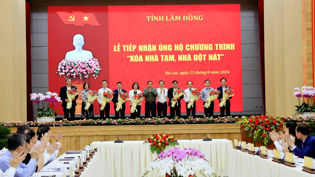 Hưởng ứng phong trào thi đua “Cả nước chung tay xóa nhà tạm, nhà dột nát” trên phạm vi cả nước đến năm 2025, do Thủ tướng Chính phủ phát động, ngay sau phát động của Trung ương, tỉnh Lâm Đồng đã tổ chức phát động phong trào thi đua “xóa nhà tạm, nhà dột nát” trên địa bàn tỉnh.
