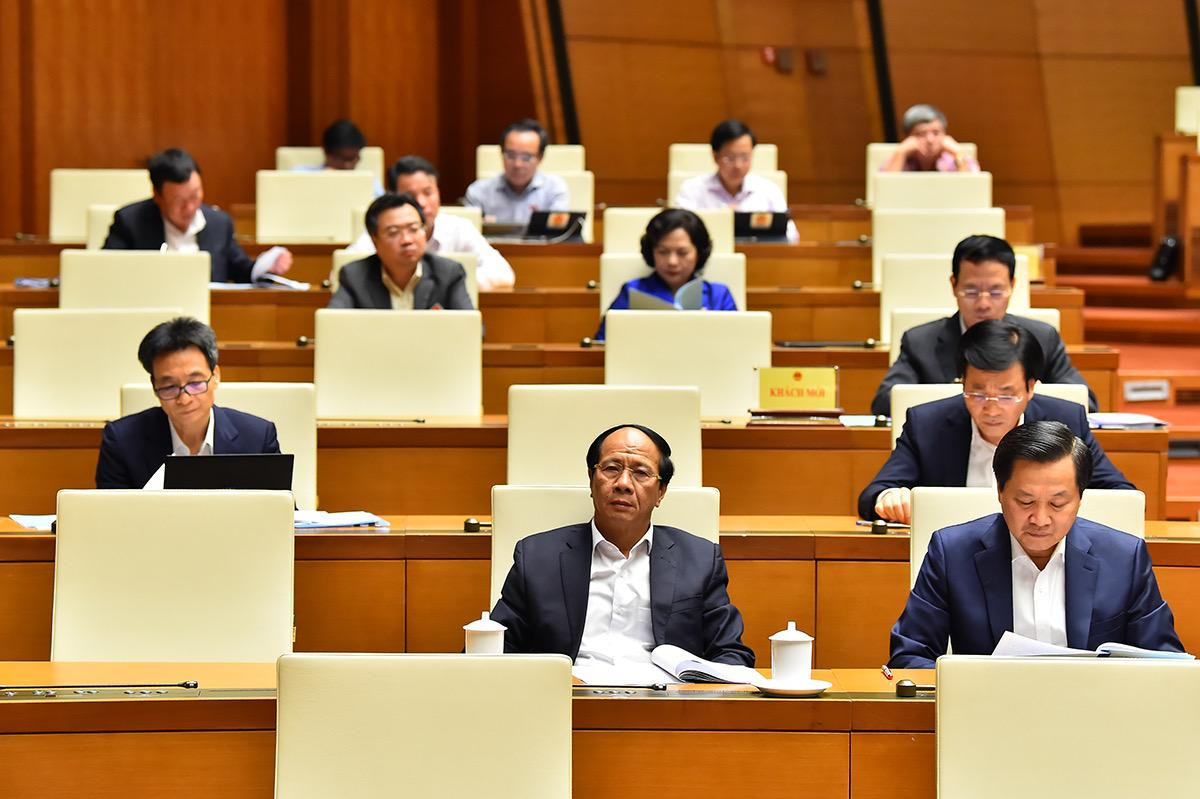 Các thành viên Chính phủ dự Phiên chất vấn và trả lời chất vấn chiều 5/11 tại Hội trường Diên Hồng.