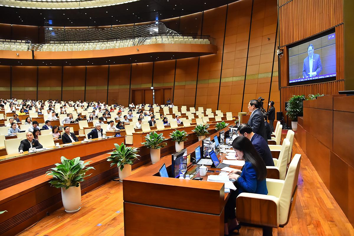 Phát biểu kết luận Phiên chất và trả lời chất vấn tại Kỳ họp thứ tư, Phó Chủ tịch Thường trực Quốc hội Trần Thanh Mẫn đánh giá Thủ tướng Chính phủ Phạm Minh Chính với tinh thần trách nhiệm cao đã trả lời đúng trọng tâm, trực tiếp vào vấn đề được chất vấn, không né tránh, giải trình làm rõ nhiều vấn đề đại biểu nêu đồng thời nghiêm túc thẳng thắn nhận trách nhiệm về những mặt còn tồn tại, hạn chế cũng như đưa ra được các giải pháp cho trước mắt và lâu dài.