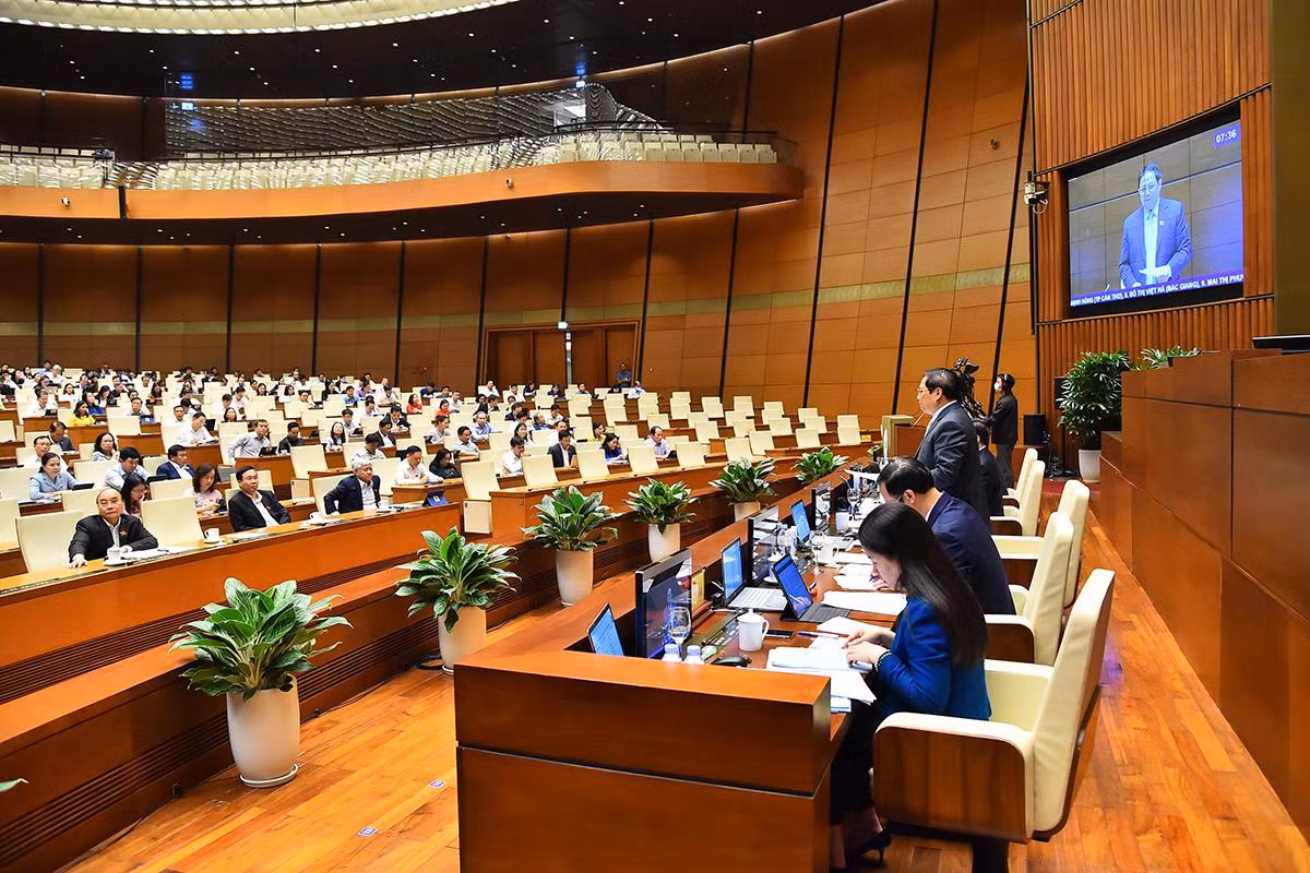 Phát biểu kết luận Phiên chất và trả lời chất vấn tại Kỳ họp thứ tư, Phó Chủ tịch Thường trực Quốc hội Trần Thanh Mẫn đánh giá Thủ tướng Chính phủ Phạm Minh Chính với tinh thần trách nhiệm cao đã trả lời đúng trọng tâm, trực tiếp vào vấn đề được chất vấn, không né tránh, giải trình làm rõ nhiều vấn đề đại biểu nêu đồng thời nghiêm túc thẳng thắn nhận trách nhiệm về những mặt còn tồn tại, hạn chế cũng như đưa ra được các giải pháp cho trước mắt và lâu dài.