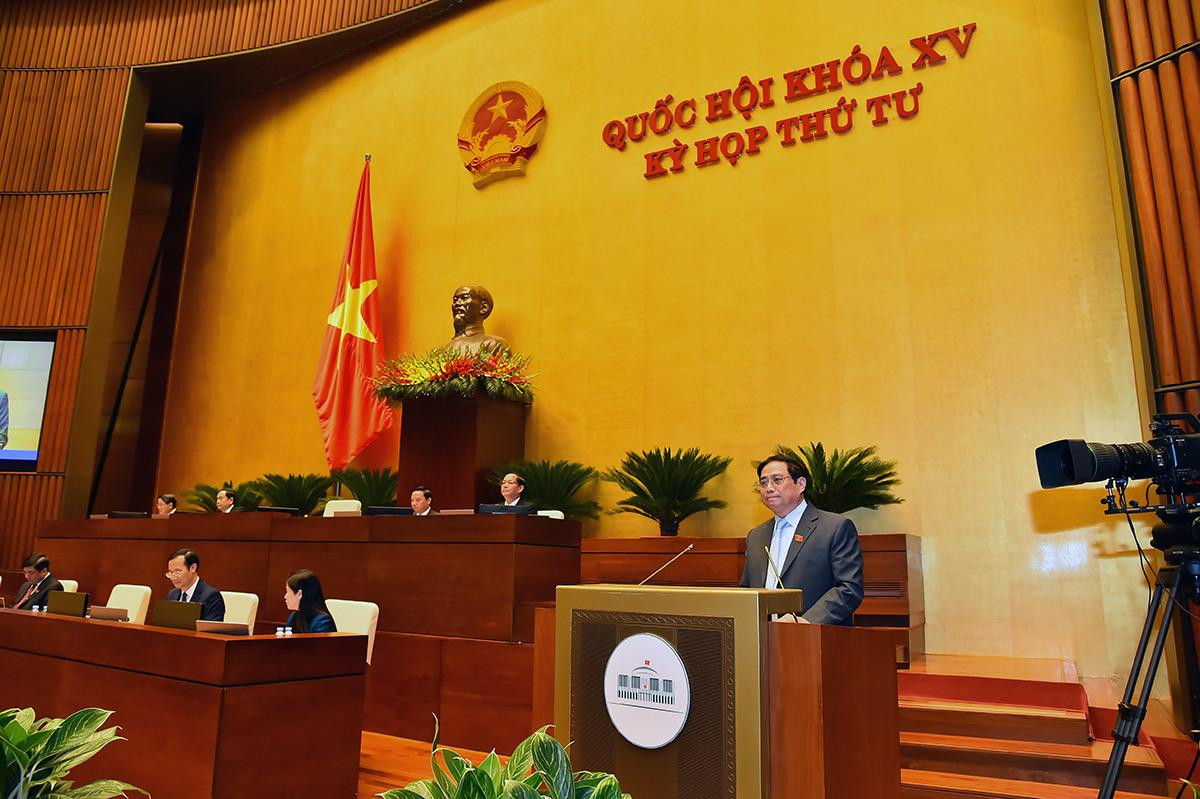 Trước khi trả lời chất vấn của các đại biểu, Thủ tướng Phạm Minh Chính dành thời gian trình bày báo cáo của Chính phủ giải trình, làm rõ một số vấn đề đại biểu Quốc hội quan tâm, chất vấn tại kỳ họp lần này.