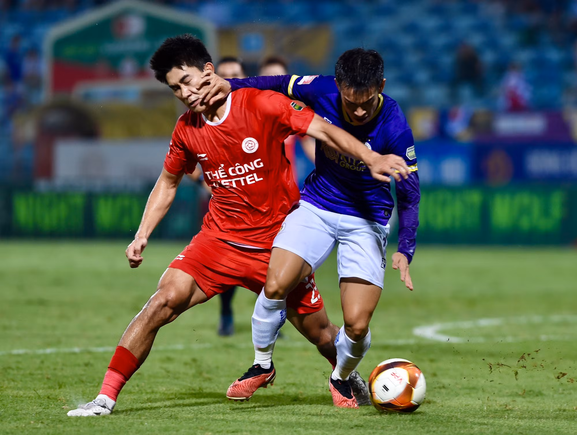 Sự có mặt của huấn luyện viên Kim Sang-sik trên khán đài cũng giúp các cầu thủ có thêm động lực thể hiện.