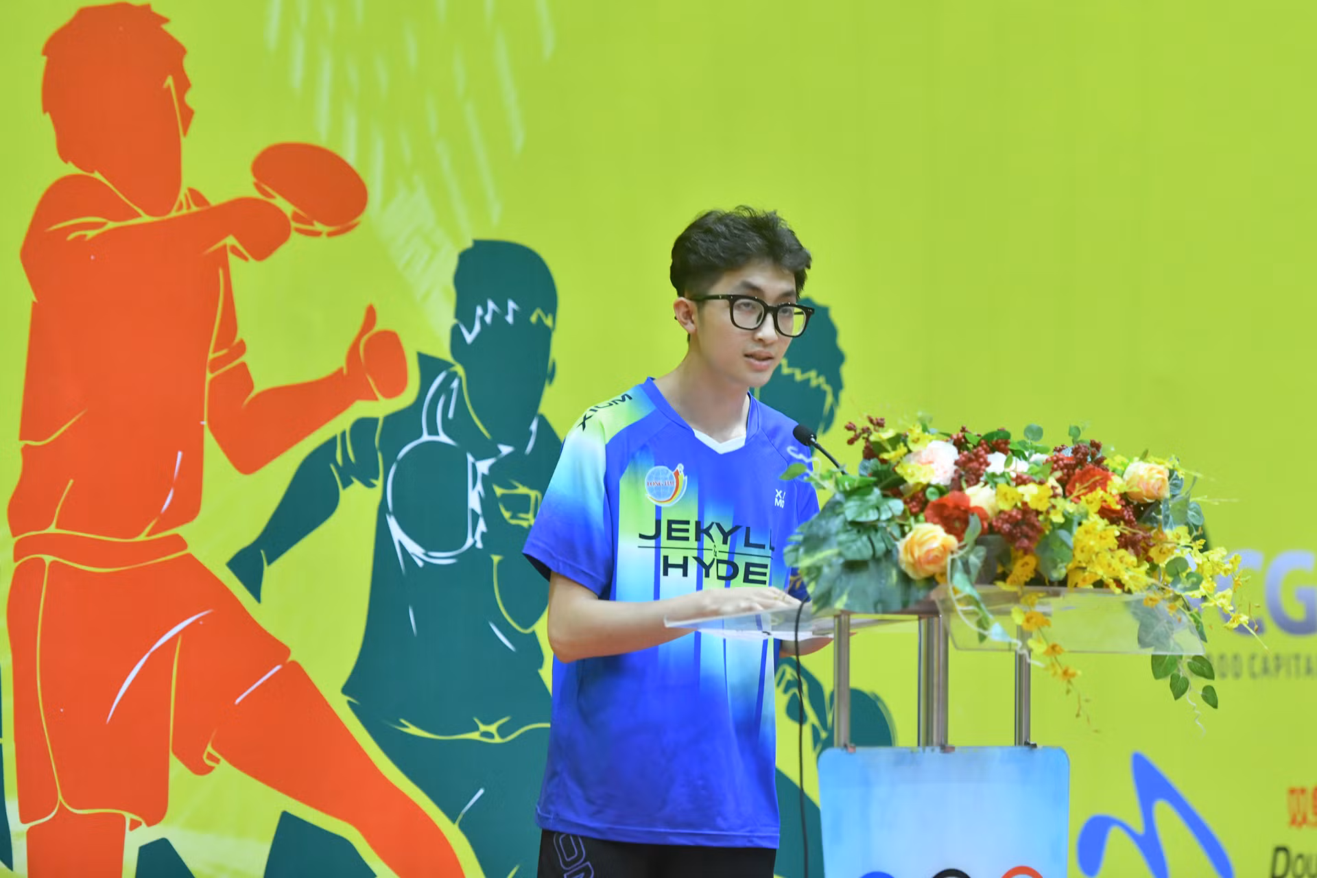 Nguyễn Duy Phong - vận động viên đoàn Hải Dương Long Hải; Huy chương Vàng Đơn nam U19 giải trẻ Đông Nam Á đại diện lực lượng vận động viên tham gia thi đấu lên đọc lời tuyên thệ. Nguyễn Duy Phong - vận động viên đoàn Hải Dương Long Hải; Huy chương Vàng Đơn nam U19 giải trẻ Đông Nam Á đại diện lực lượng vận động viên tham gia thi đấu lên đọc lời tuyên thệ.