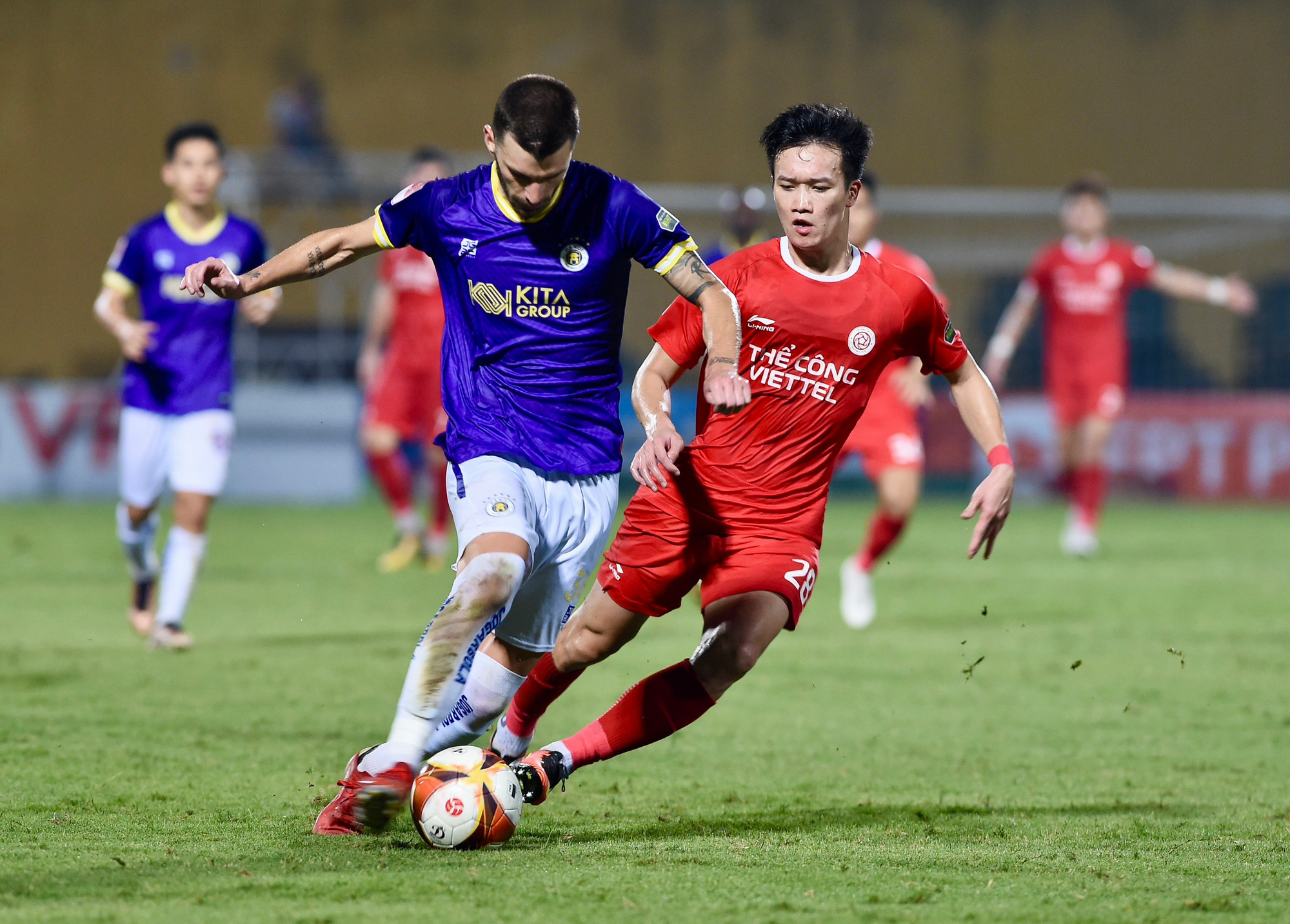 Hoàng Đức thi đấu hiệu quả trên hàng công.