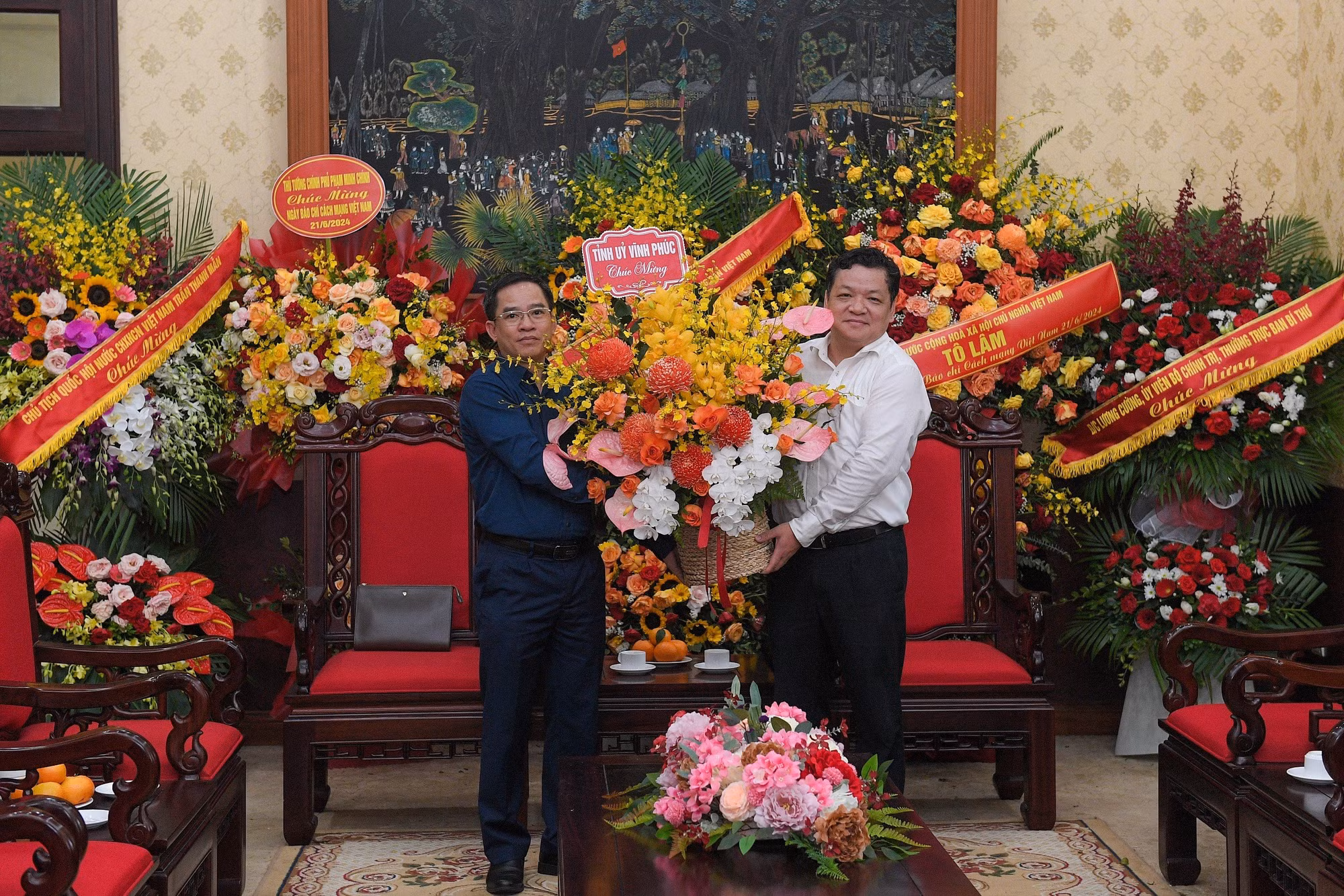 Tỉnh Ủy Vĩnh Phúc chúc mừng Báo Nhân Dân. Tỉnh Ủy Vĩnh Phúc chúc mừng Báo Nhân Dân.