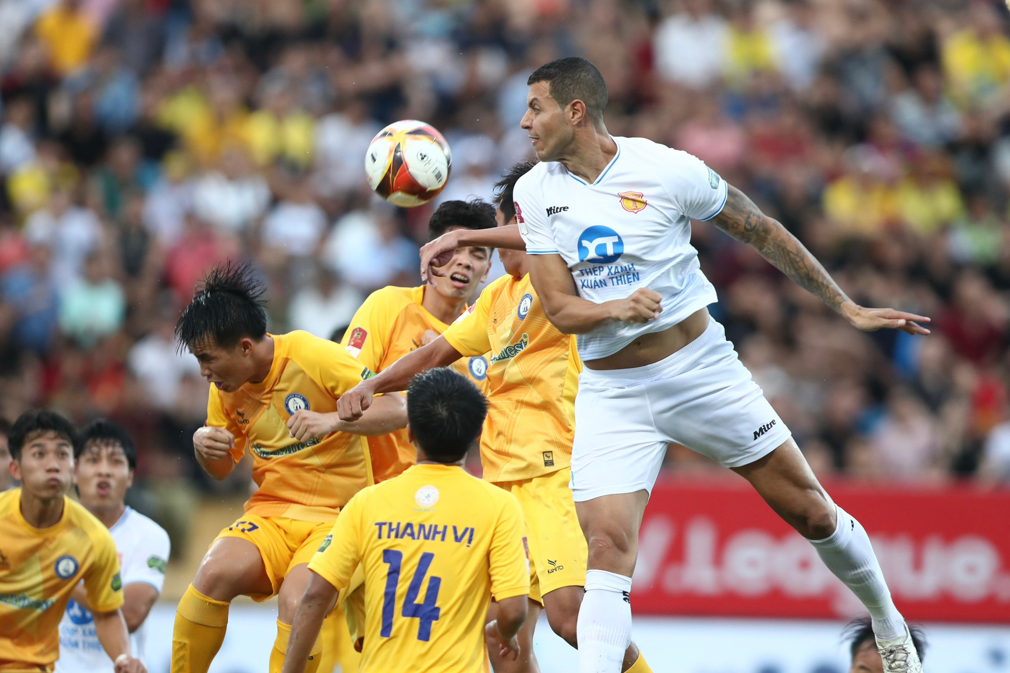 [Ảnh] Nam Định lên ngôi V-League sau 39 năm chờ đợi ảnh 9