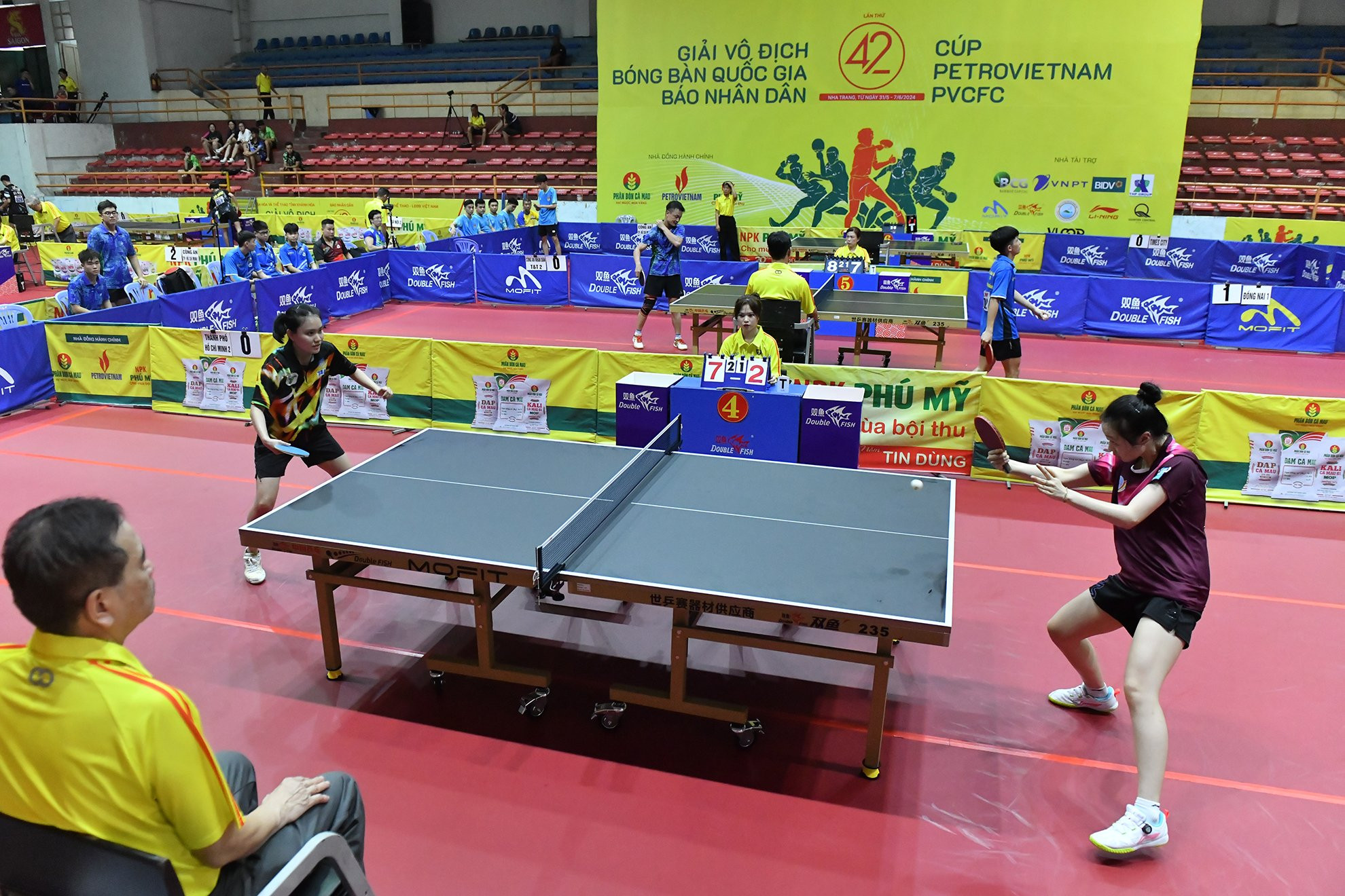 Quang cảnh nhà thi đấu tỉnh Khánh Hòa với các nội dung thi đấu đơn. Quang cảnh nhà thi đấu tỉnh Khánh Hòa với các nội dung thi đấu đơn.