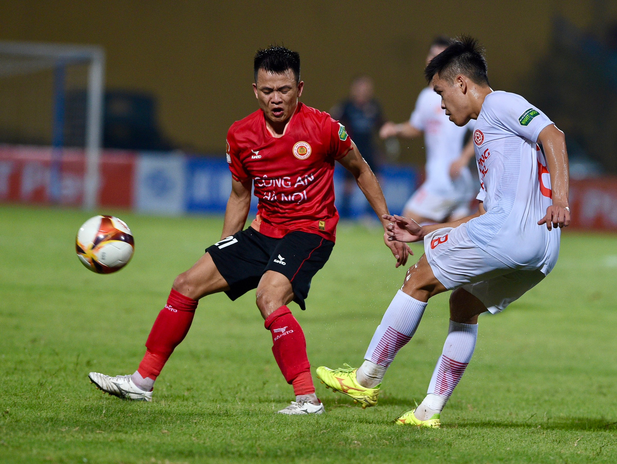 Hiệp 1 kết thúc với lợi thế lớn dành cho Thể Công Viettel với tỷ số dẫn trước 2-0. Hiệp 1 kết thúc với lợi thế lớn dành cho Thể Công Viettel với tỷ số dẫn trước 2-0.