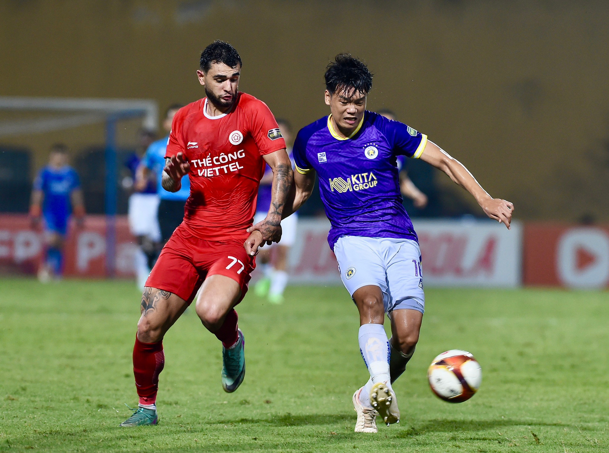 Trong khi đó, Thể Công Viettel chủ động nhường thế trận cho đội chủ nhà, tập trung phòng ngự chặt.