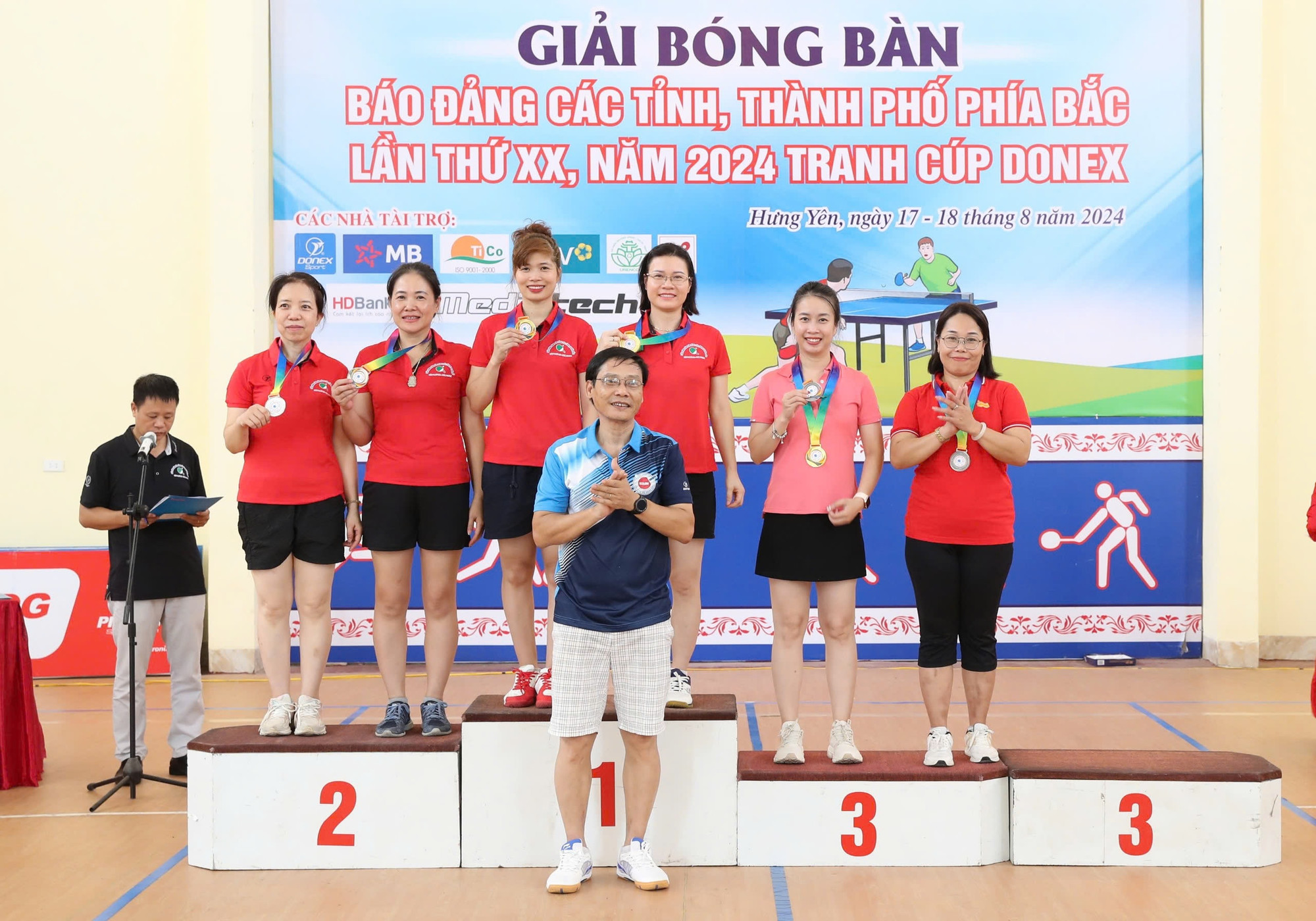 Các nhà báo Nguyễn Phương Châm, Nguyễn Thị Ngoan (Báo Hưng Yên) giành giải Nhất đôi nữ.