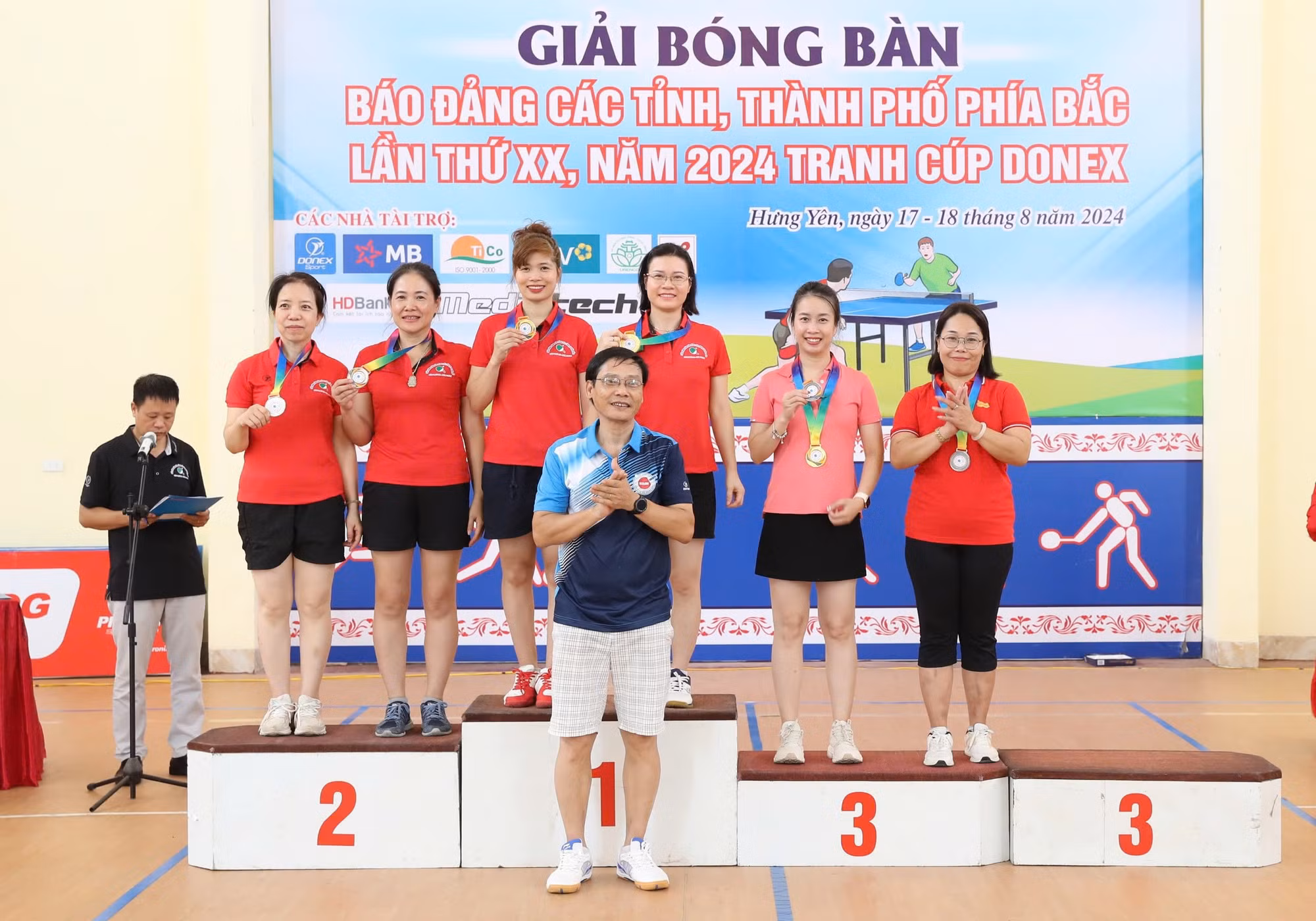 Các nhà báo Nguyễn Phương Châm, Nguyễn Thị Ngoan (Báo Hưng Yên) giành giải Nhất đôi nữ.