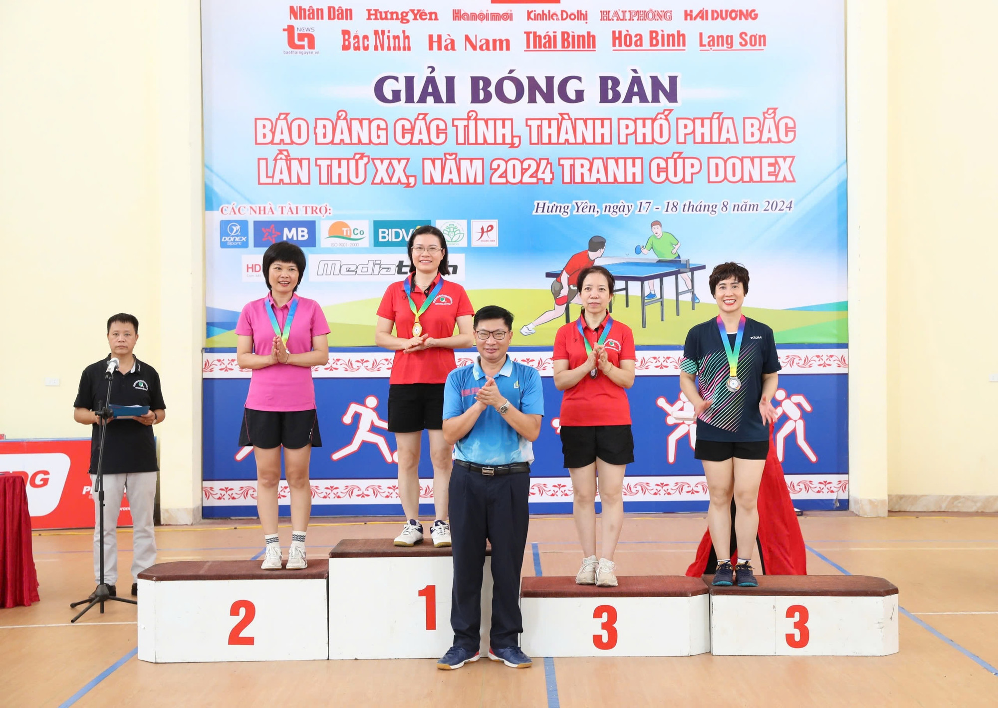 Nhà báo Nguyễn Phương Châm (Báo Hưng Yên) giành giải Nhất đơn nữ hơn 45 tuổi.