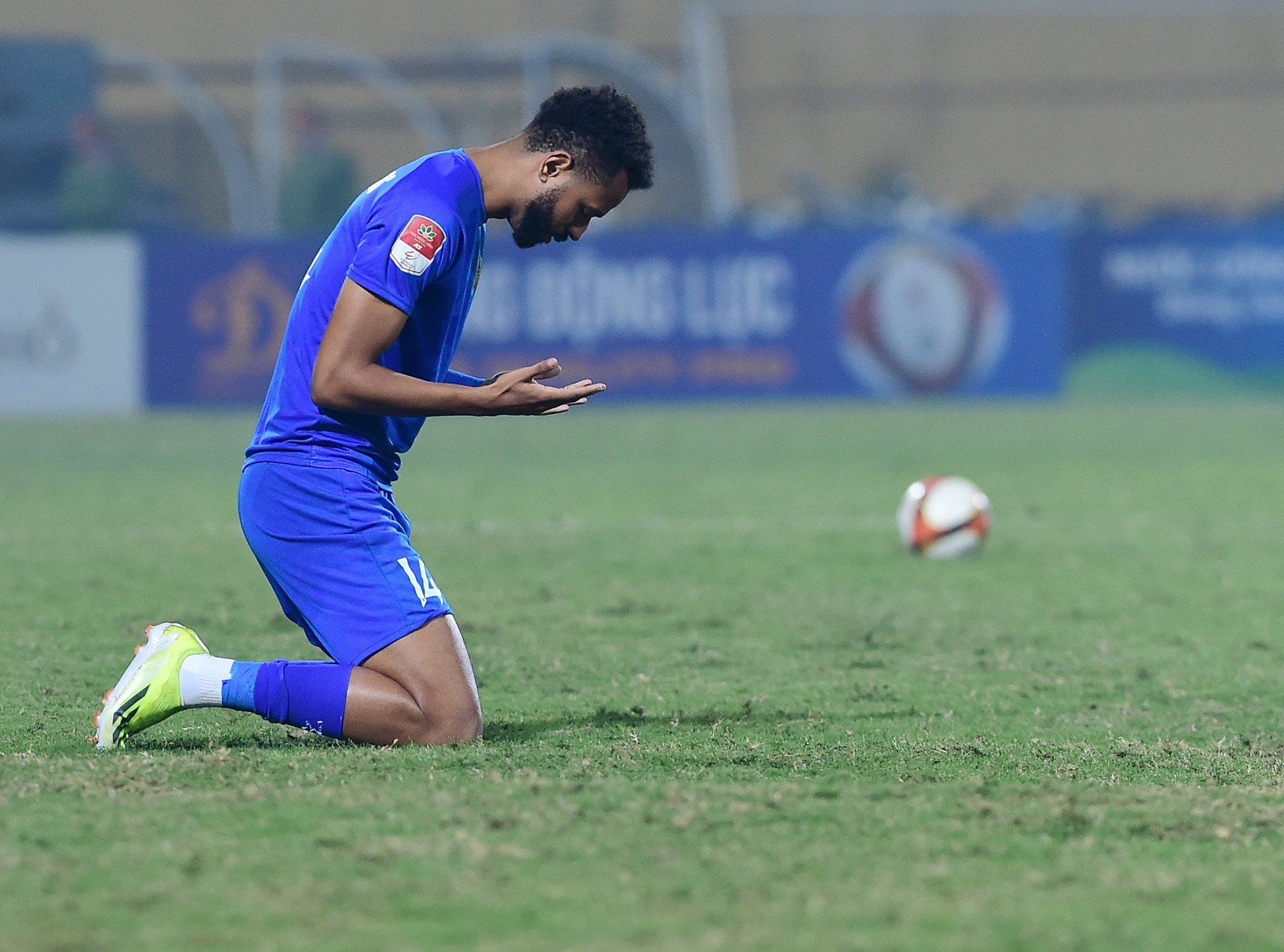 Cầu thủ Yago Ramos của Quảng Nam sau trận đấu.