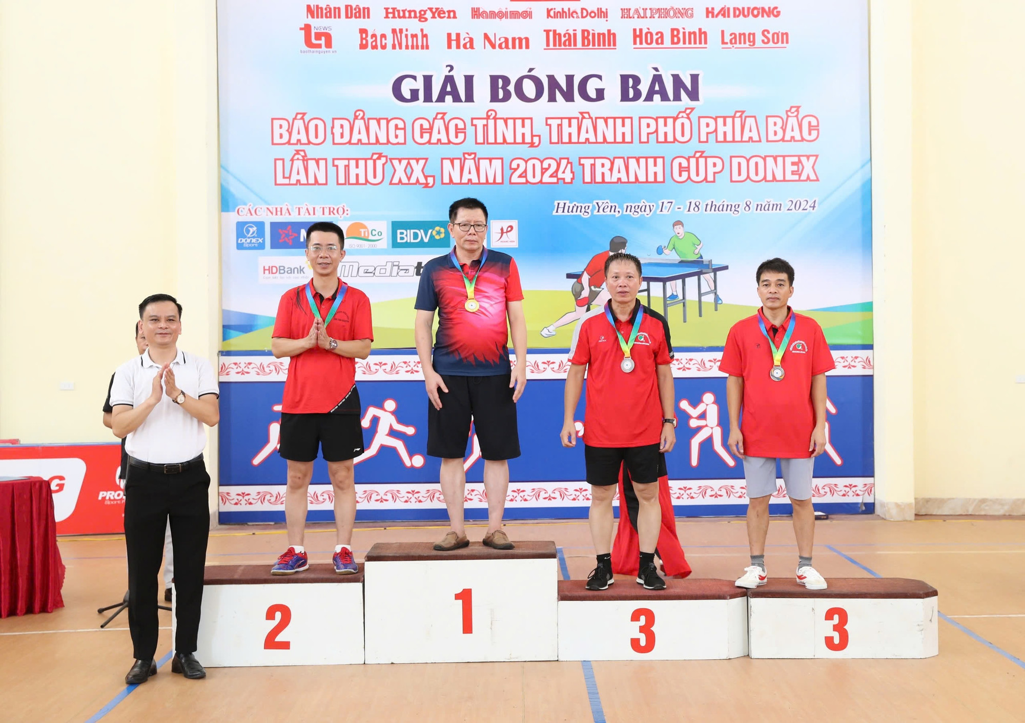 Nhà báo Vũ Thành Long (Báo Hải Dương) giành giải Nhất đơn nam hơn 50 tuổi.