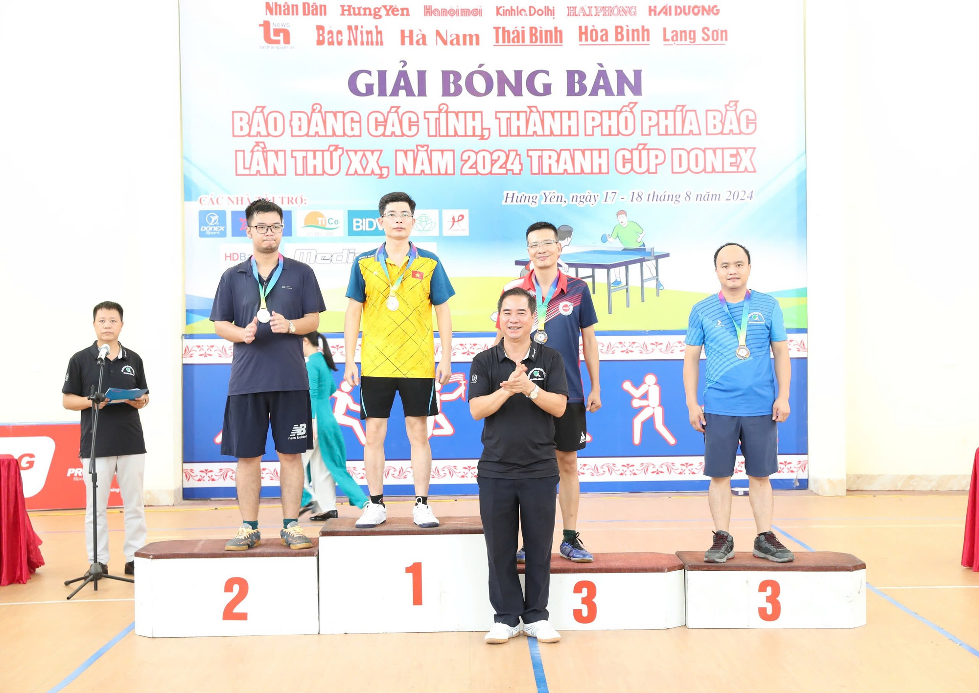 Nhà báo Hoàng Anh (Báo Thái Nguyên) giành giải Nhất đơn nam dưới 50 tuổi.