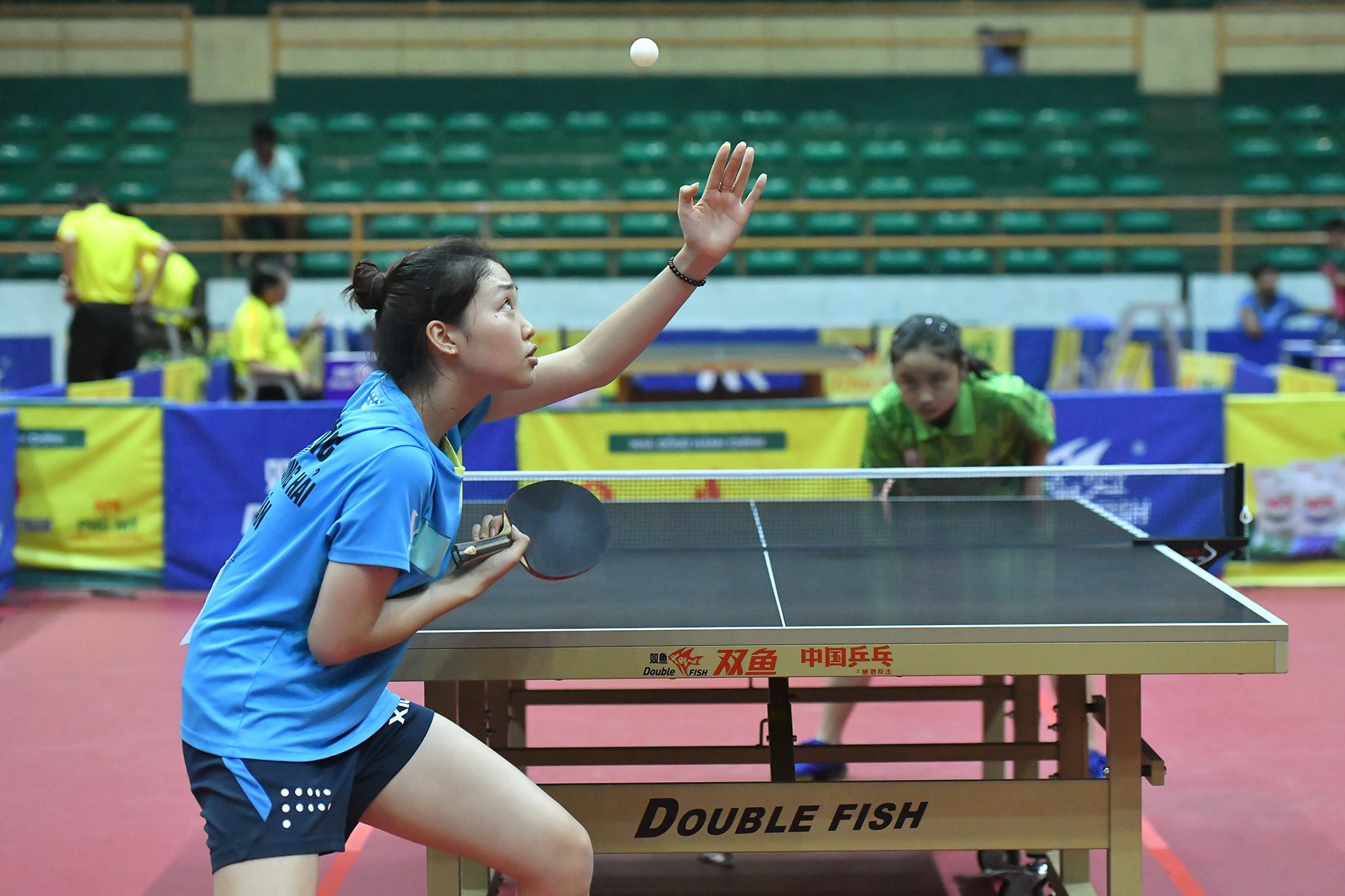 Nguyễn Gia Hân của đoàn Hải Dương cùng động tác phát bóng đầy tinh tế. Nguyễn Gia Hân của đoàn Hải Dương cùng động tác phát bóng đầy tinh tế.