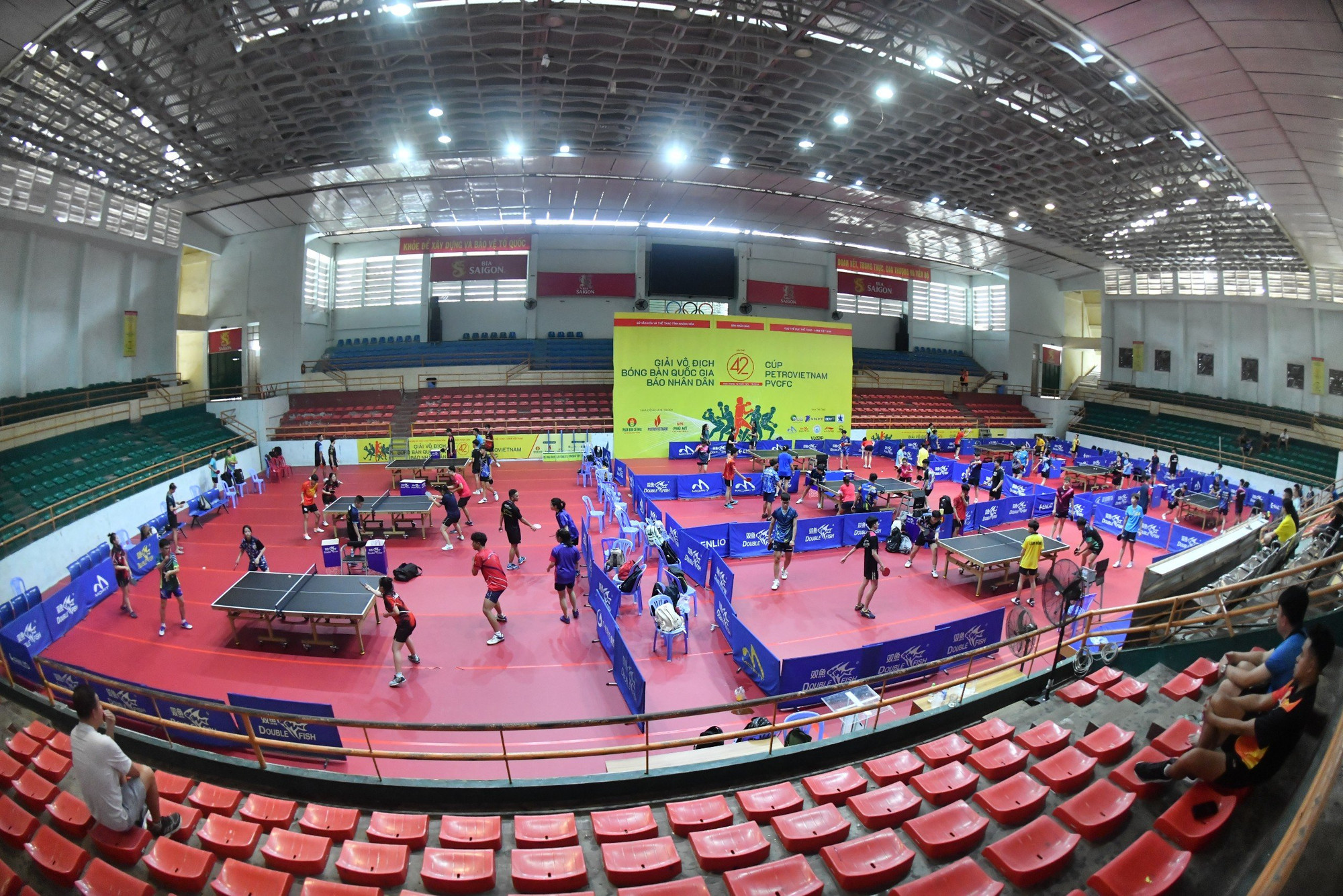 Các đoàn tranh thủ khoảng thời gian quý báu trước thềm giải đấu để làm quen với môi trường thi đấu.