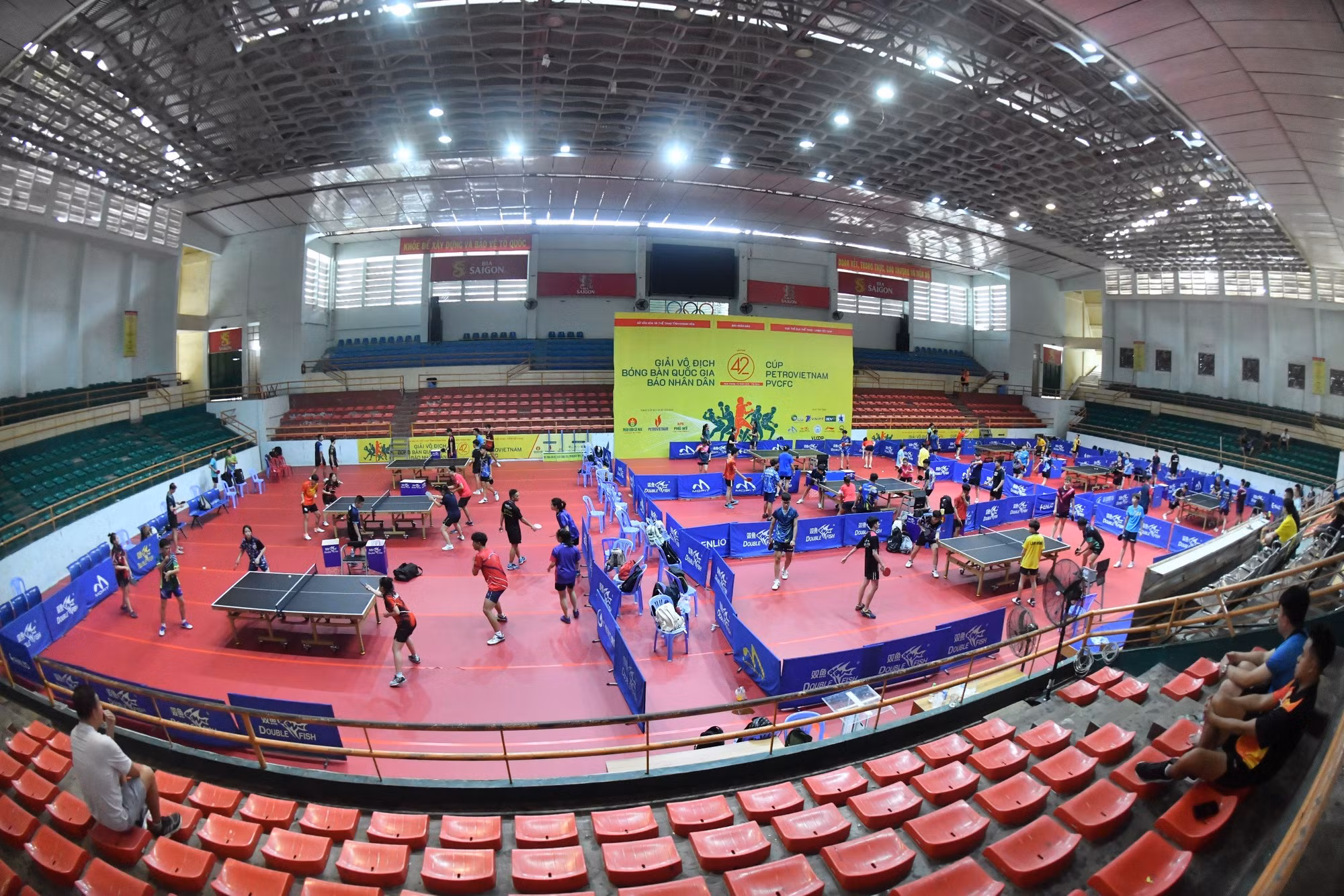 Các đoàn tranh thủ khoảng thời gian quý báu trước thềm giải đấu để làm quen với môi trường thi đấu.