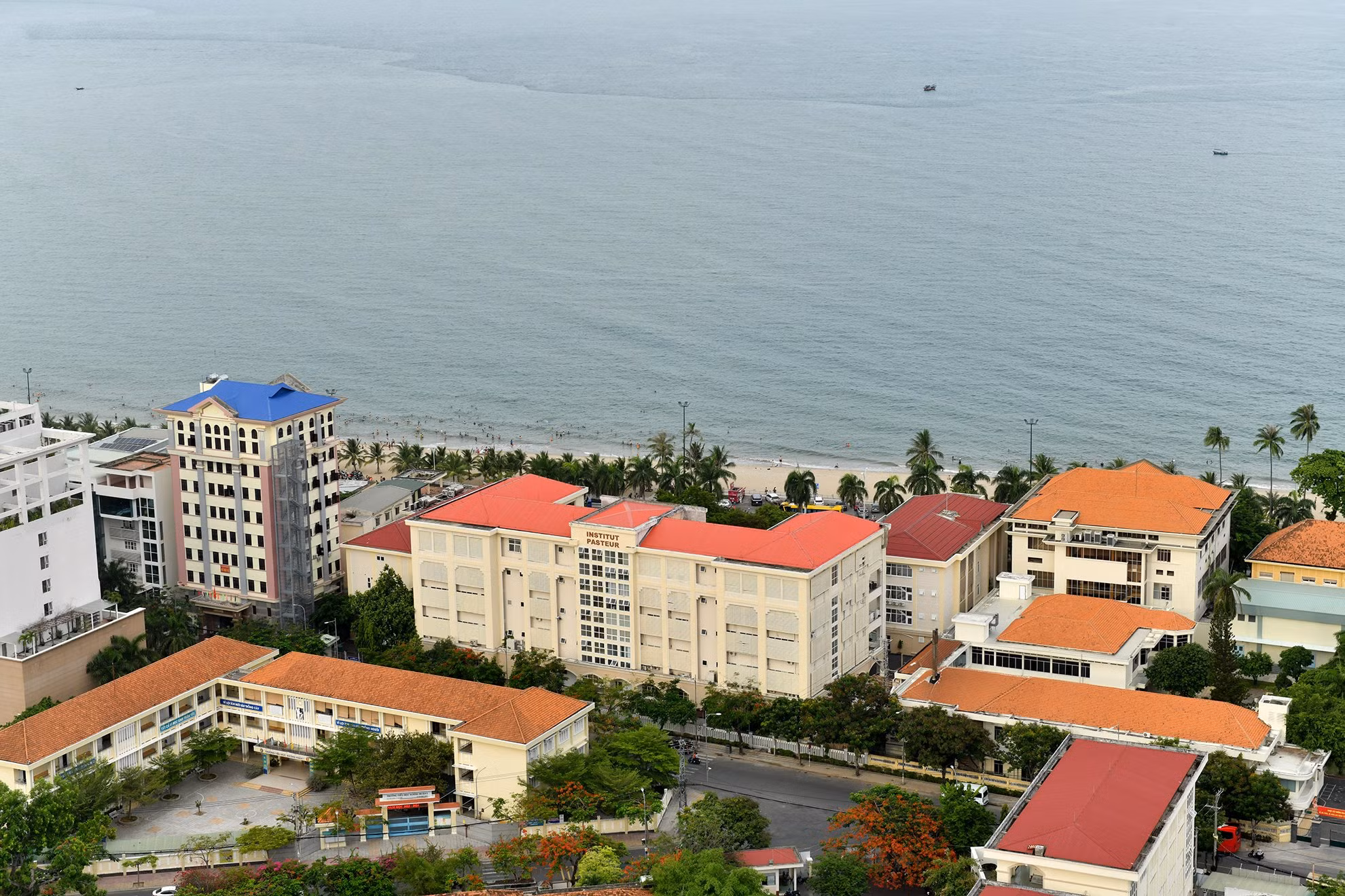 Nha Trang được ví như "Hòn ngọc Viễn Đông", đã trở thành điểm du lịch hấp dẫn đối với du khách trong và ngoài nước.